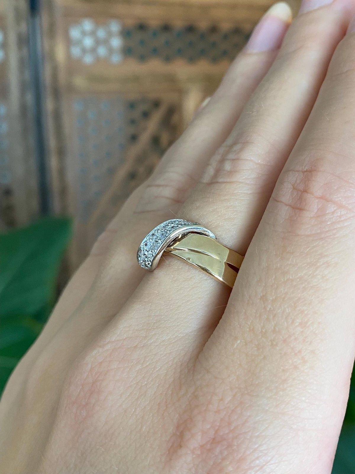 Vintage Solid 14k White & Yellow Gold Diamonds Twist Ring Band - Size 8.5
