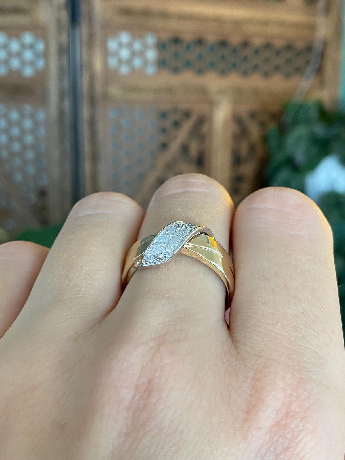 Vintage Solid 14k White & Yellow Gold Diamonds Twist Ring Band - Size 8.5