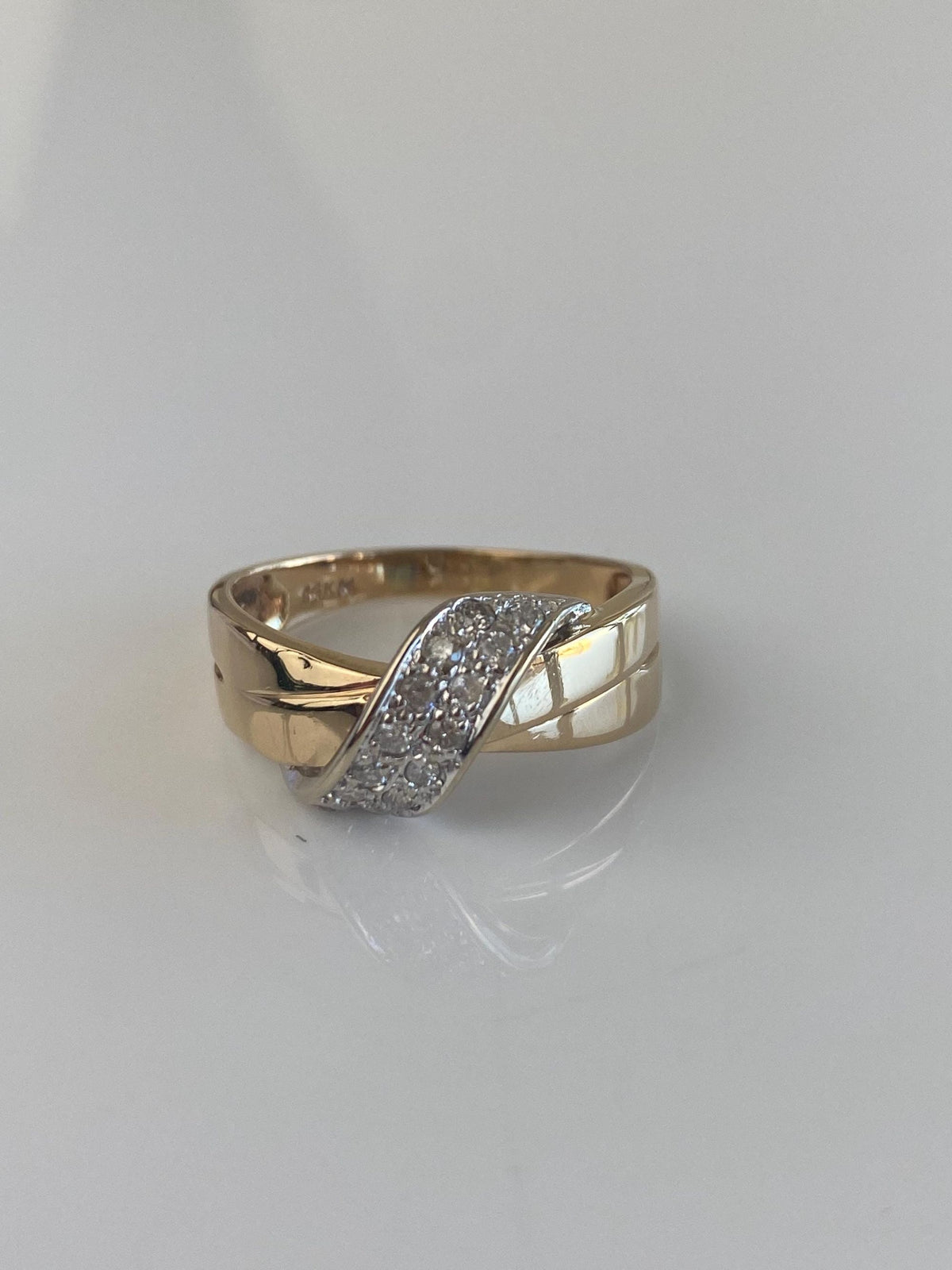 Vintage Solid 14k White & Yellow Gold Diamonds Twist Ring Band - Size 8.5