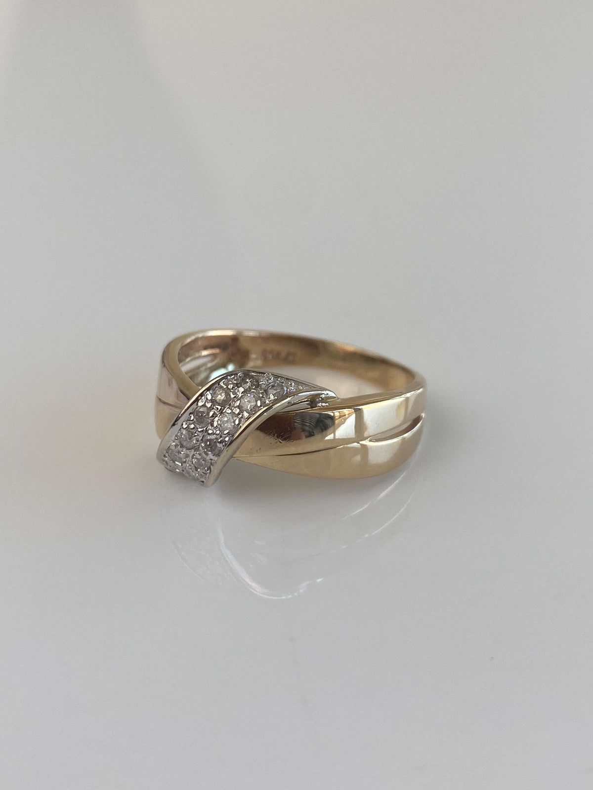 Vintage Solid 14k White & Yellow Gold Diamonds Twist Ring Band - Size 8.5