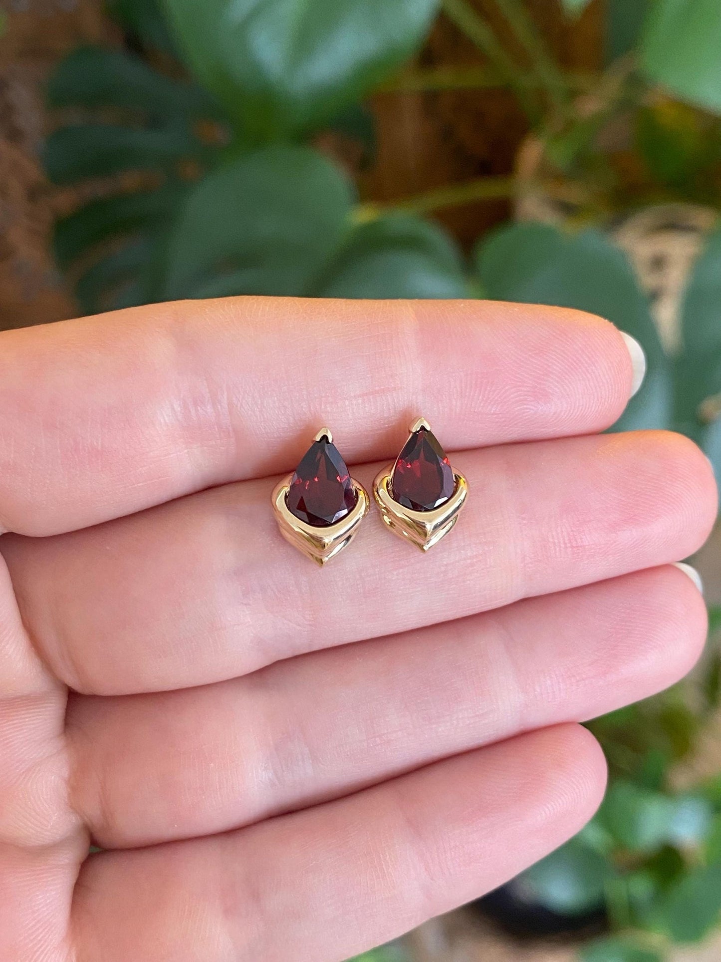 Vintage Solid 14k Yellow Gold Garnet Teardrop Stud Earrings