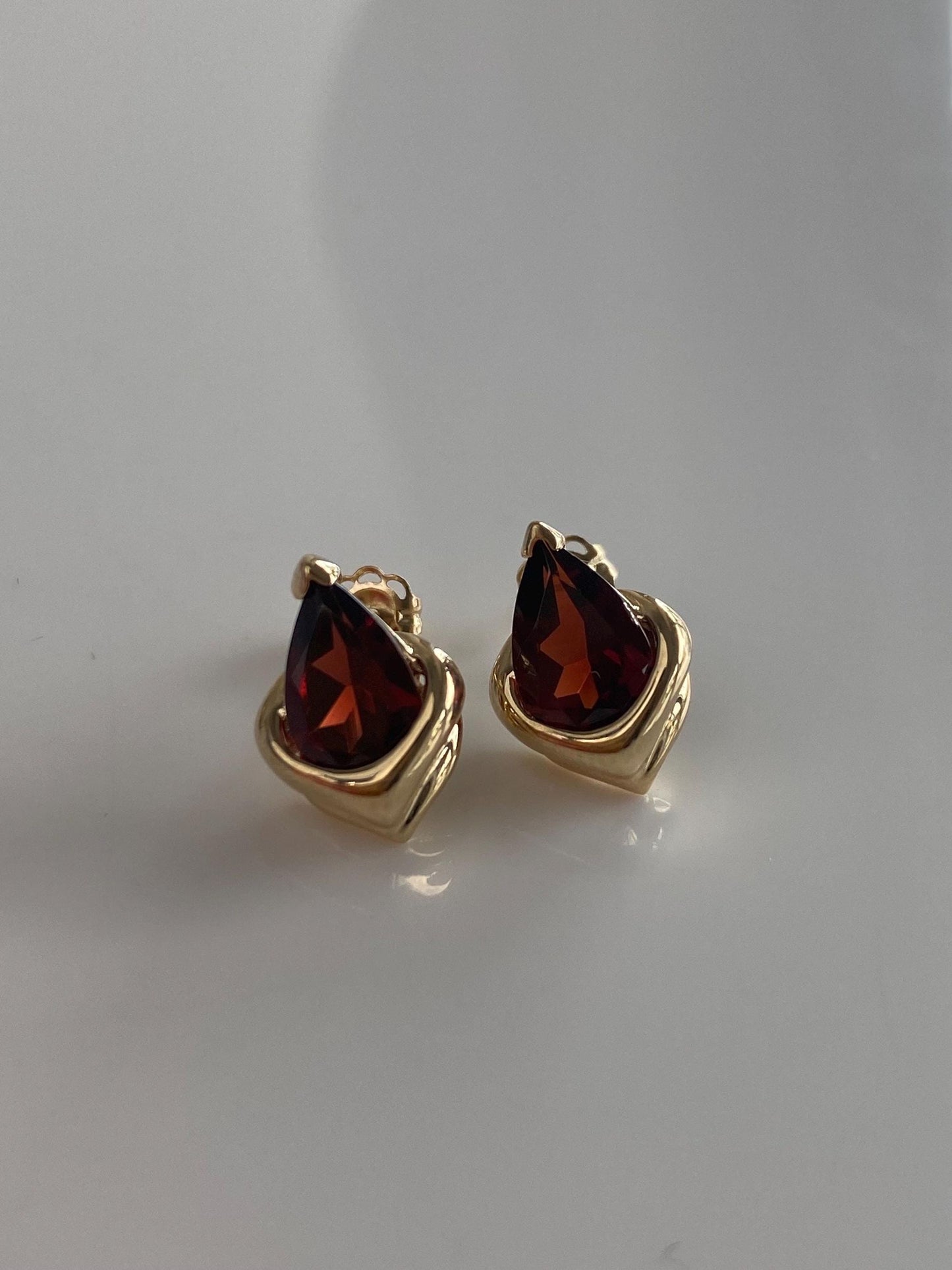 Vintage Solid 14k Yellow Gold Garnet Teardrop Stud Earrings