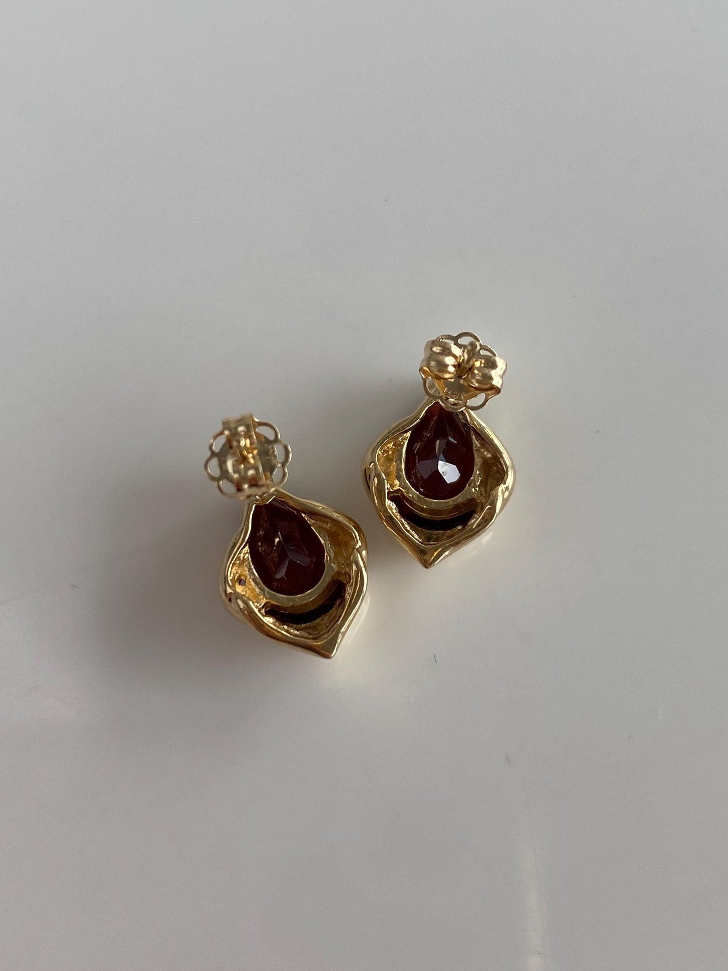 Vintage Solid 14k Yellow Gold Garnet Teardrop Stud Earrings