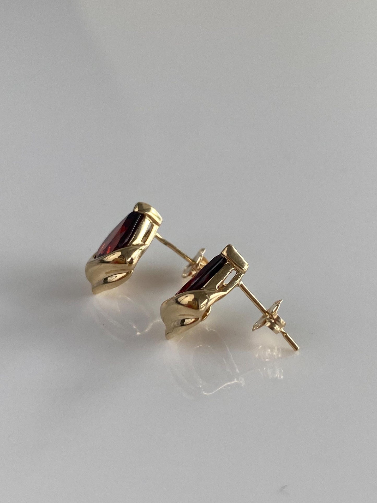 Vintage Solid 14k Yellow Gold Garnet Teardrop Stud Earrings