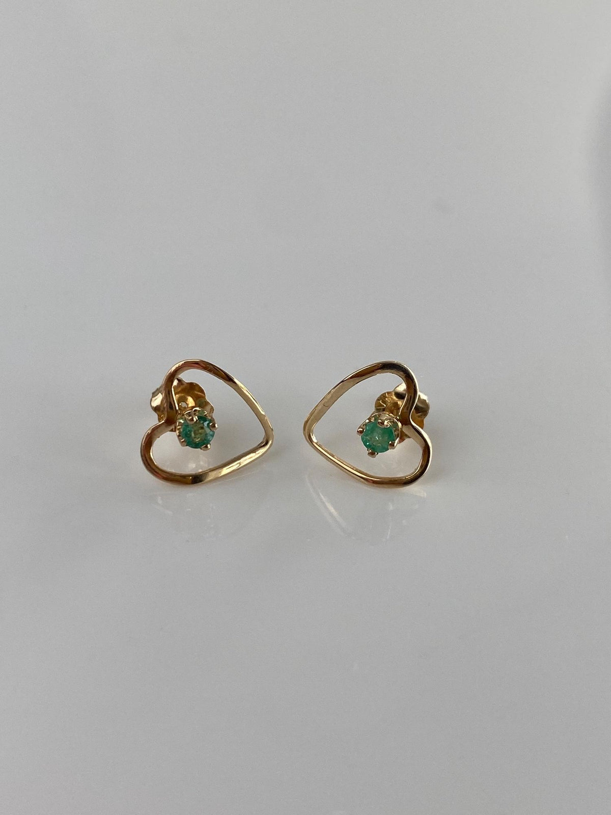 Vintage Solid 14k Yellow Gold Emerald Heart Stud Earrings