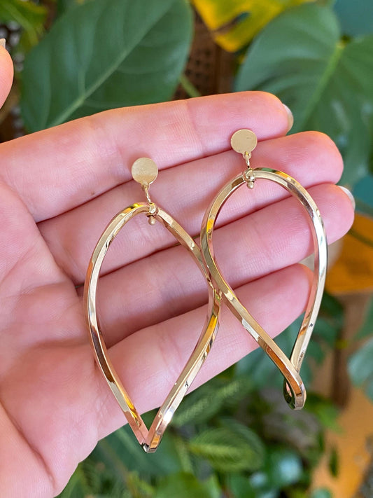 Vintage 14k Yellow Gold Large Wavy Oval Dangle Stud Earrings