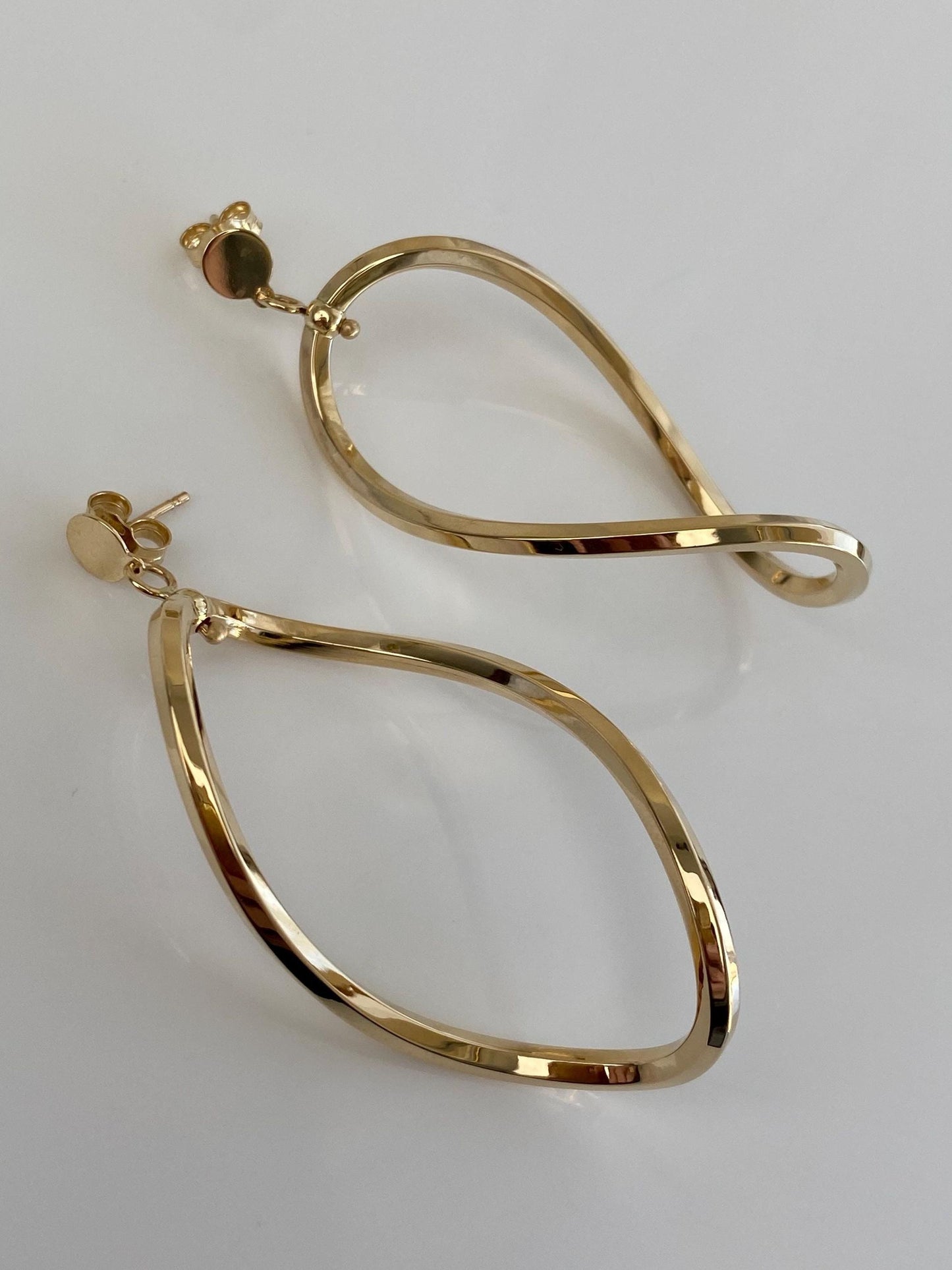 Vintage 14k Yellow Gold Large Wavy Oval Dangle Stud Earrings