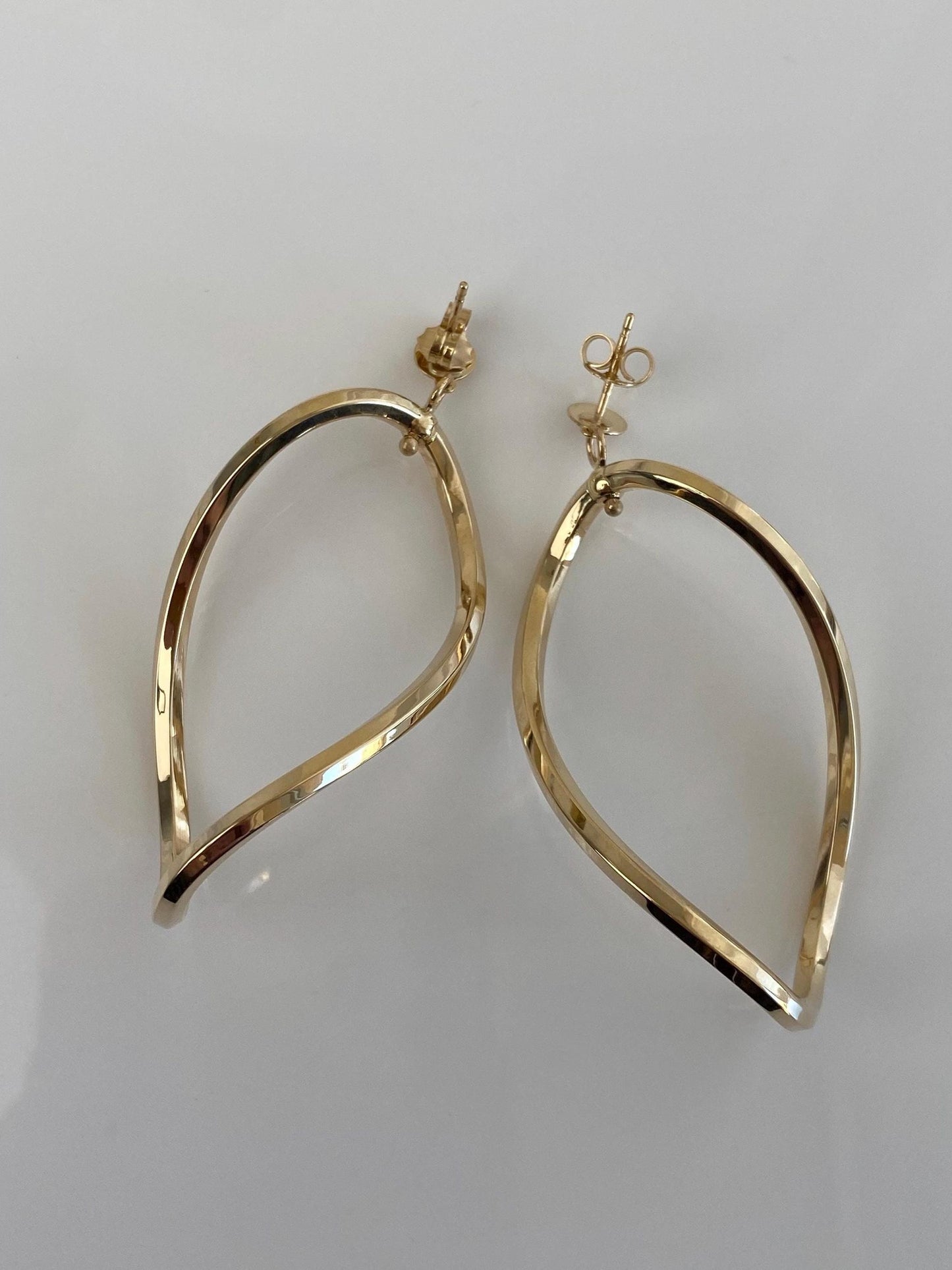 Vintage 14k Yellow Gold Large Wavy Oval Dangle Stud Earrings