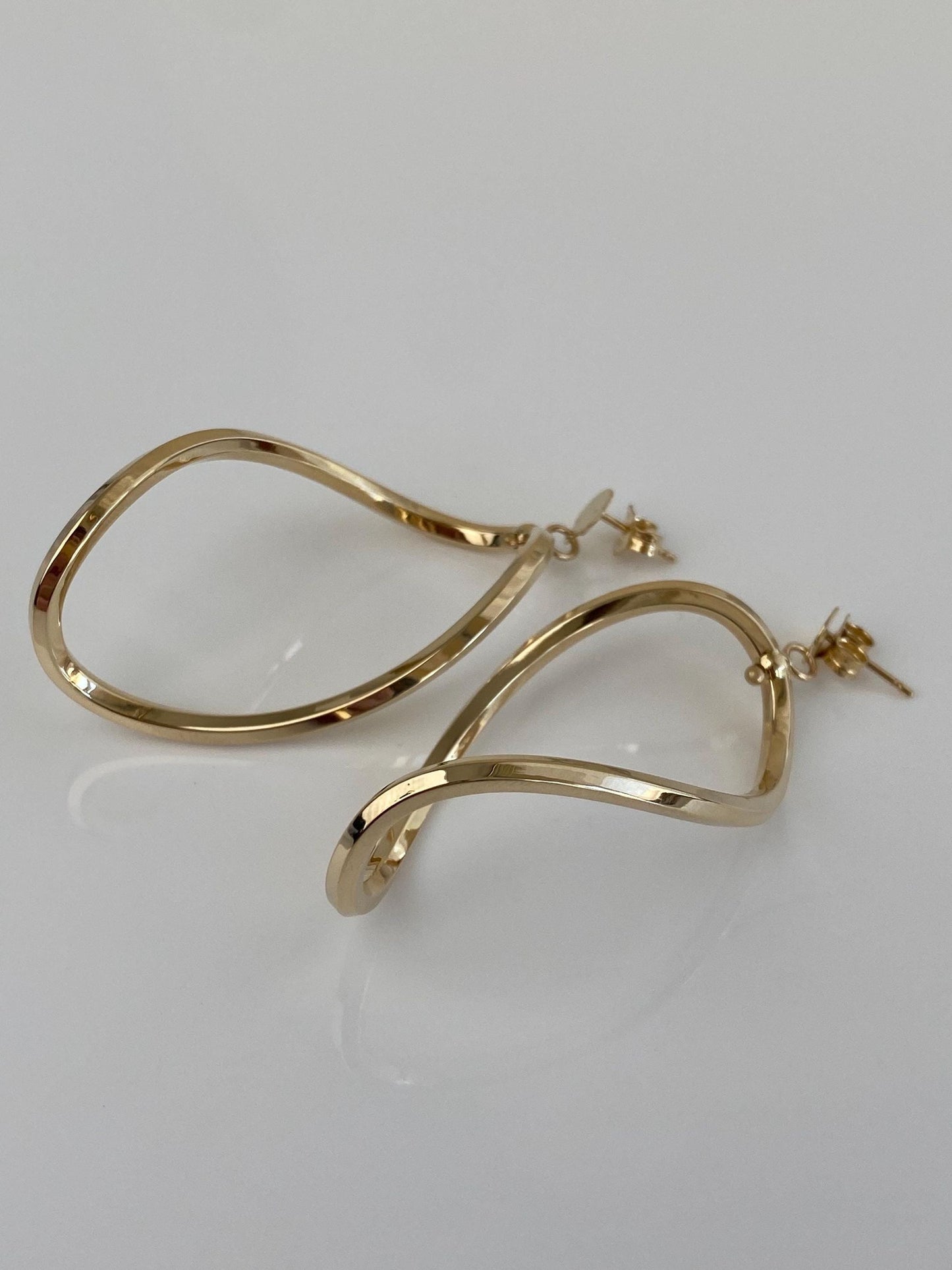 Vintage 14k Yellow Gold Large Wavy Oval Dangle Stud Earrings