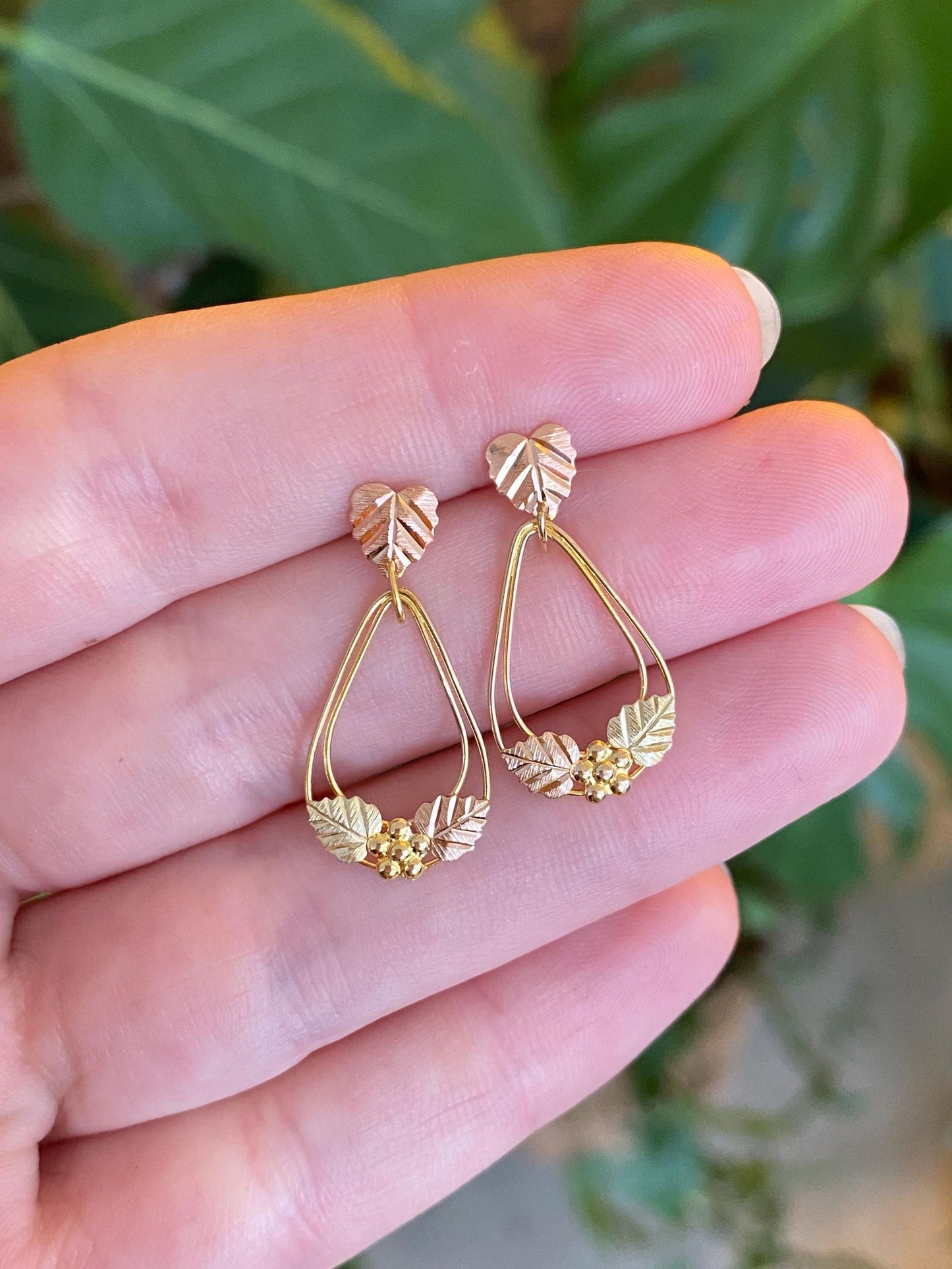 Vintage Solid 10k Black Hills Gold Grape Teardrop Dangle Stud Earrings