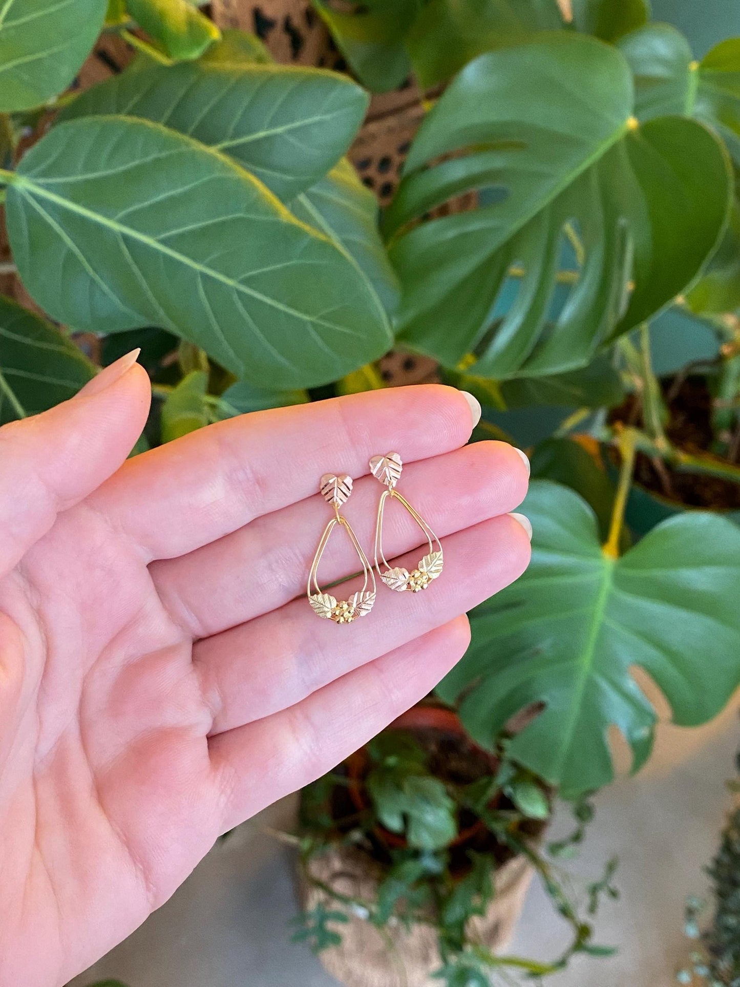 Vintage Solid 10k Black Hills Gold Grape Teardrop Dangle Stud Earrings