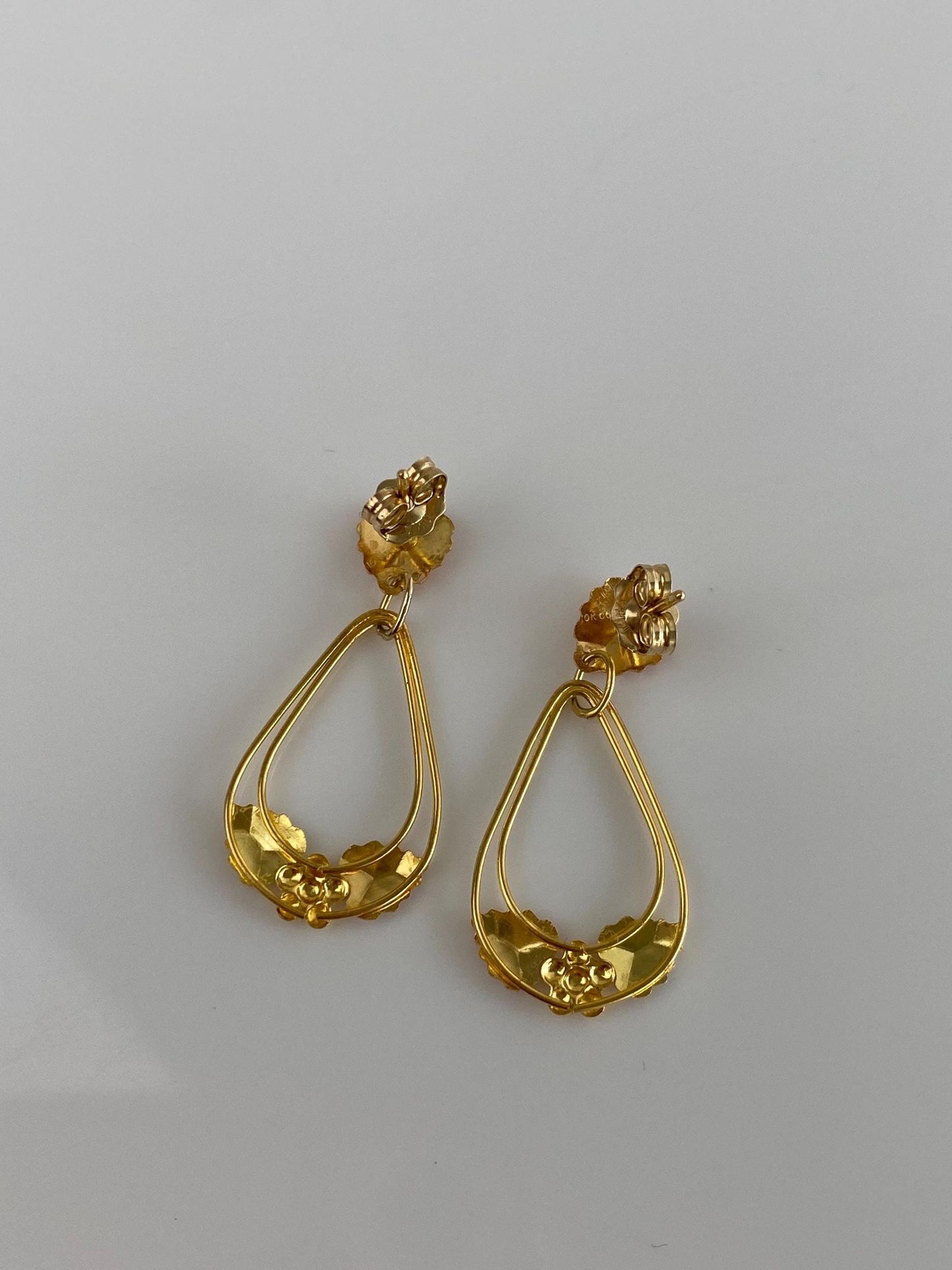 Vintage Solid 10k Black Hills Gold Grape Teardrop Dangle Stud Earrings