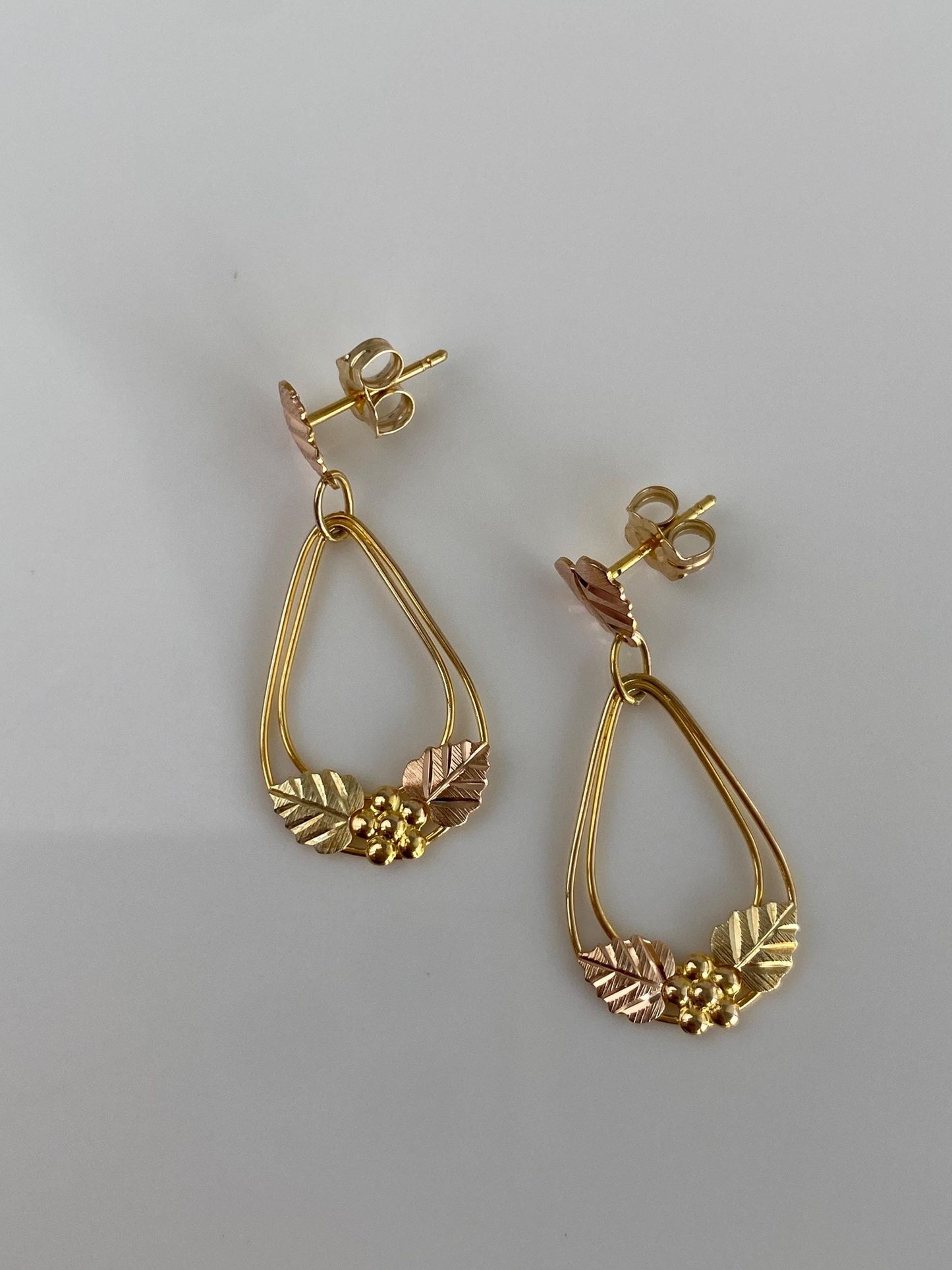 Vintage Solid 10k Black Hills Gold Grape Teardrop Dangle Stud Earrings