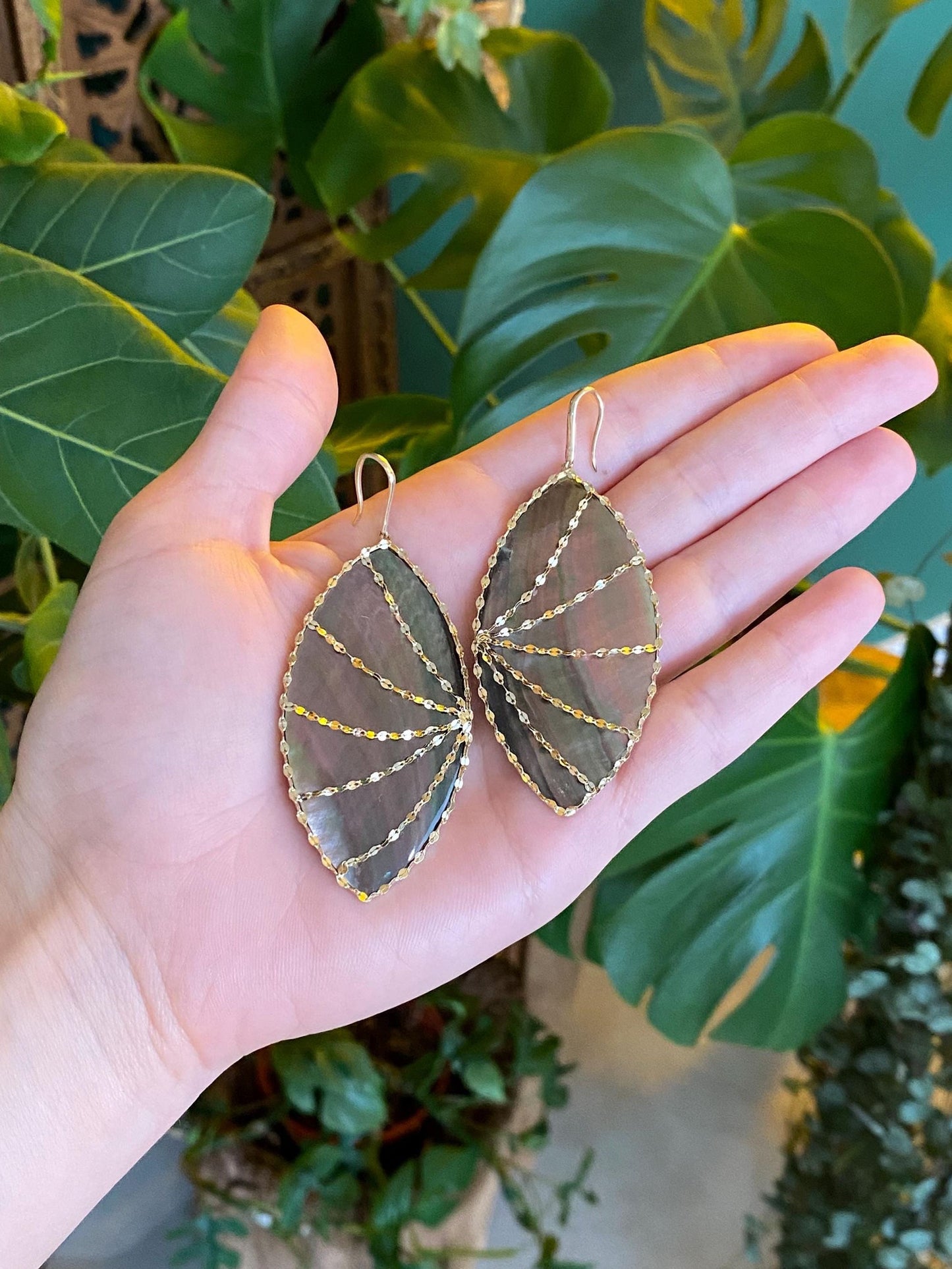 Vintage Solid 14k Yellow Gold Twist Chain Abalone Dangle Earrings