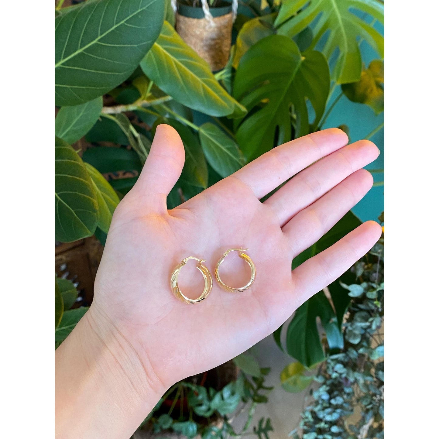 Vintage Solid 14k Yellow Gold Diamond Cut Hoop Earrings