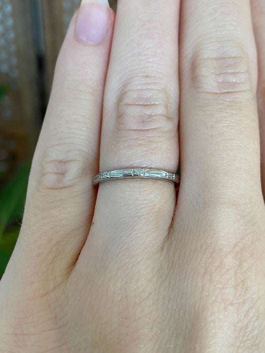 Vintage Solid 18k White Gold Designed Ring Band - Size 5