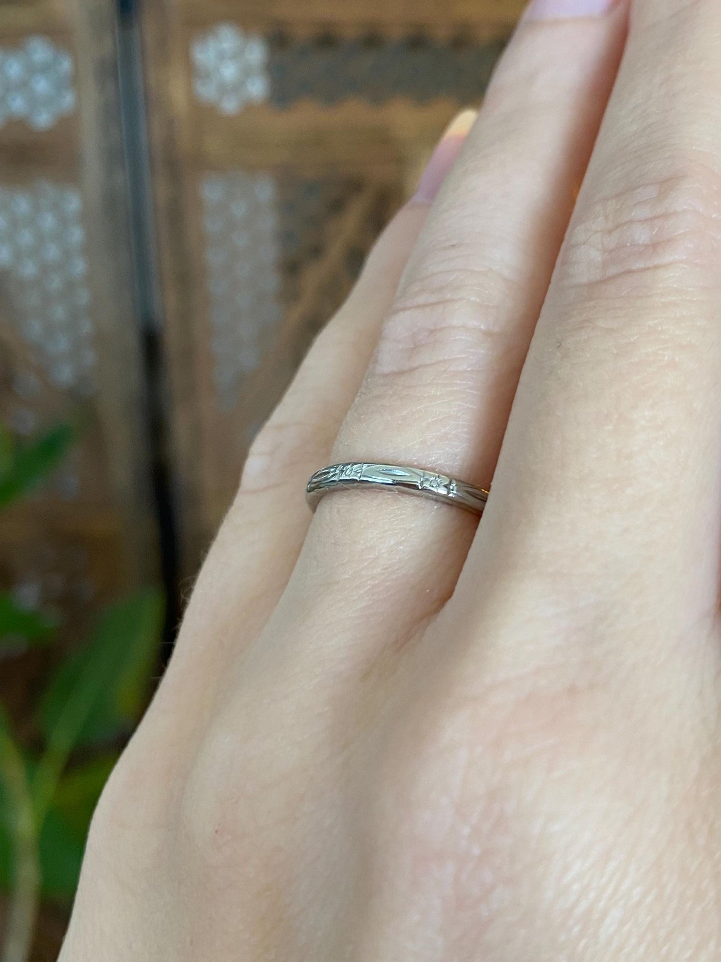 Vintage Solid 18k White Gold Designed Ring Band - Size 5