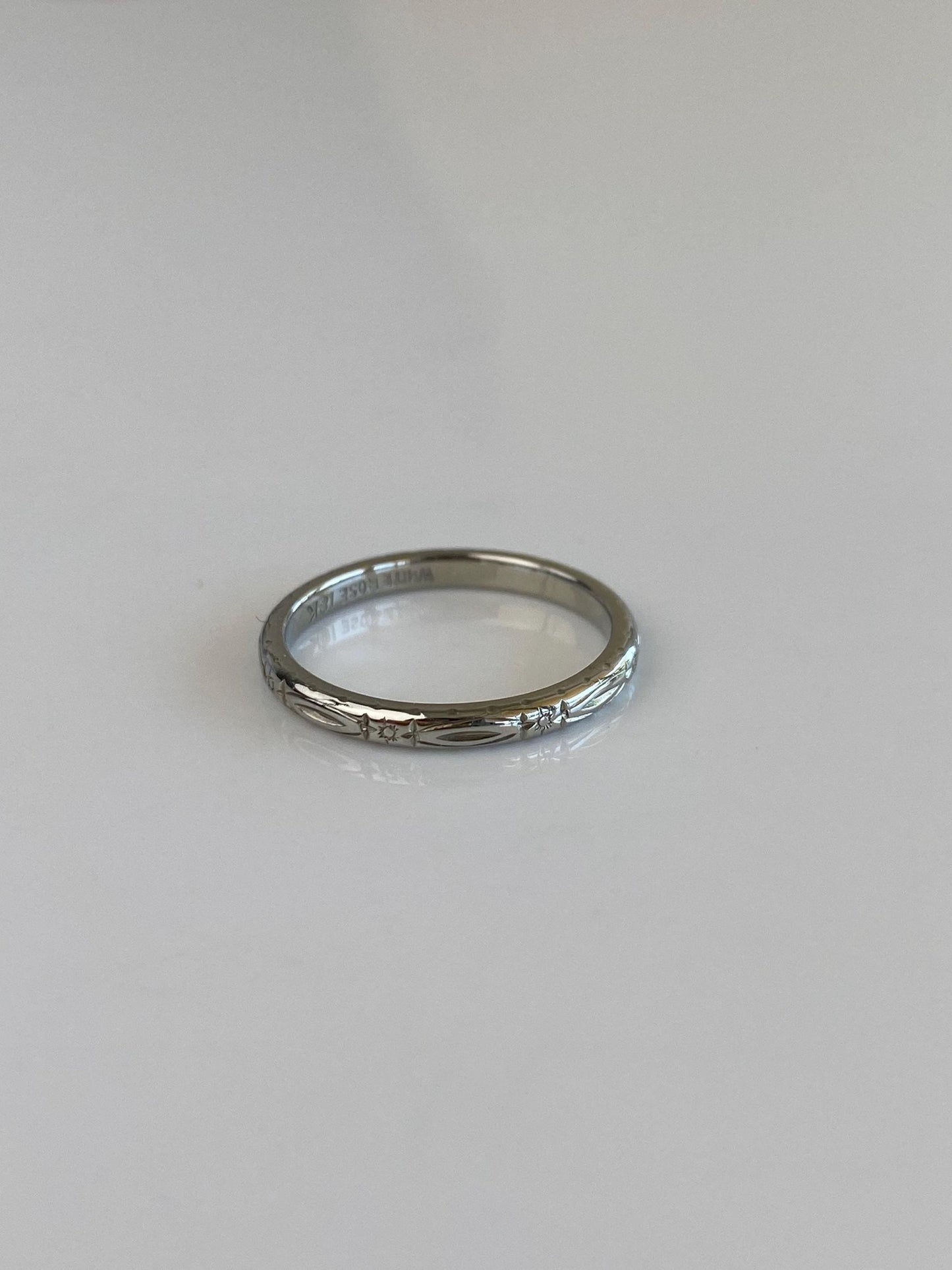 Vintage Solid 18k White Gold Designed Ring Band - Size 5