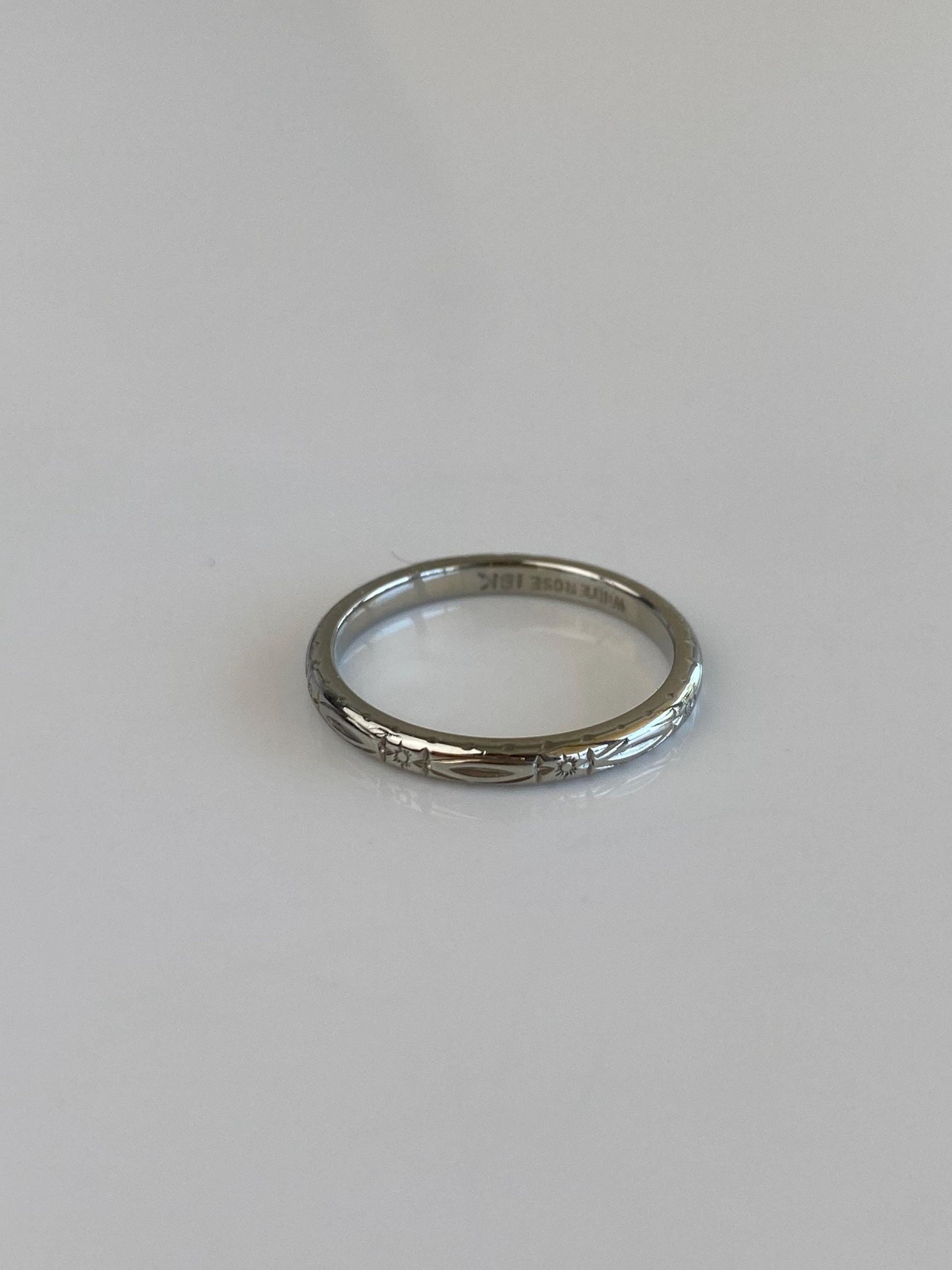 Vintage Solid 18k White Gold Designed Ring Band - Size 5