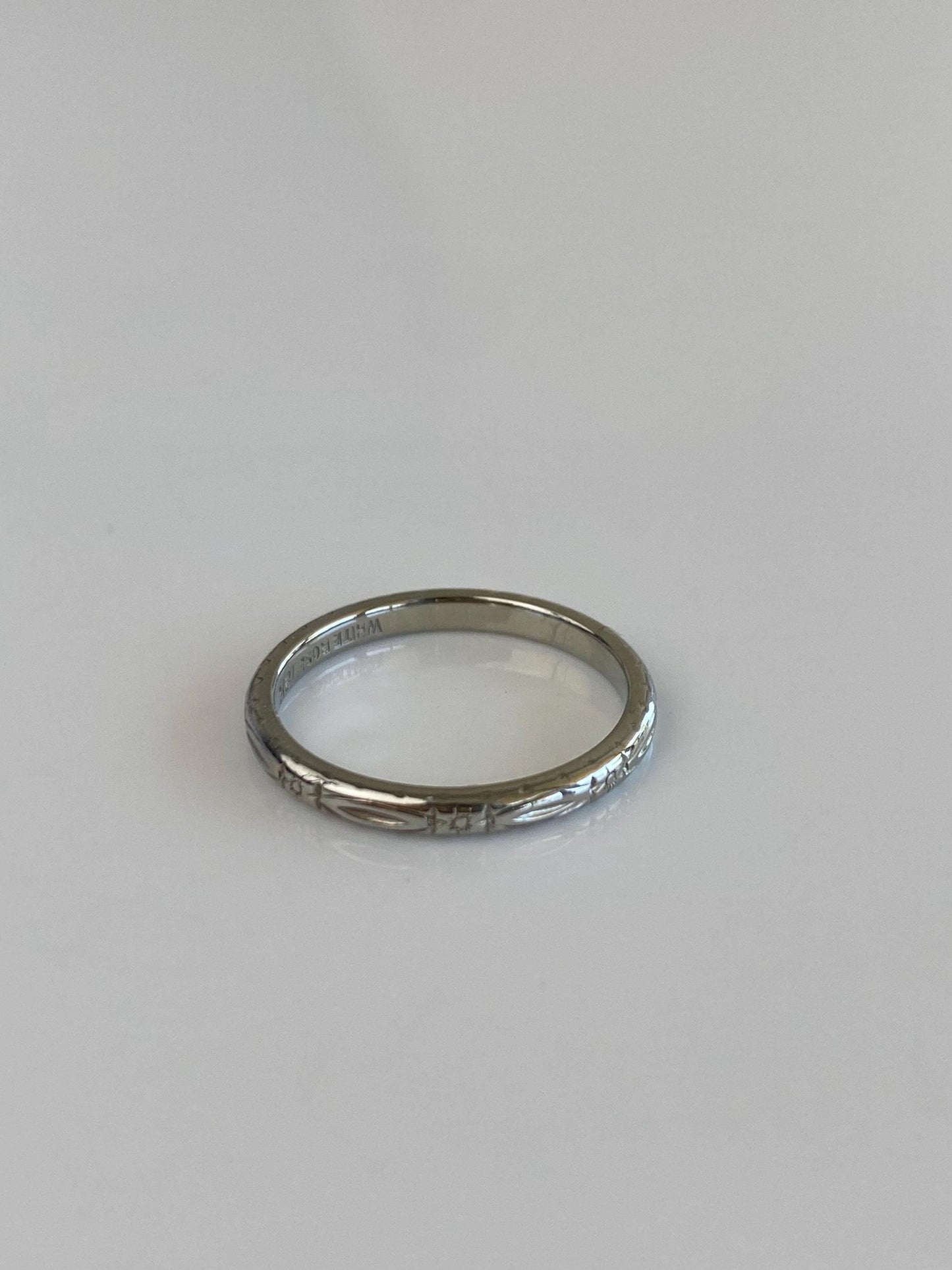 Vintage Solid 18k White Gold Designed Ring Band - Size 5