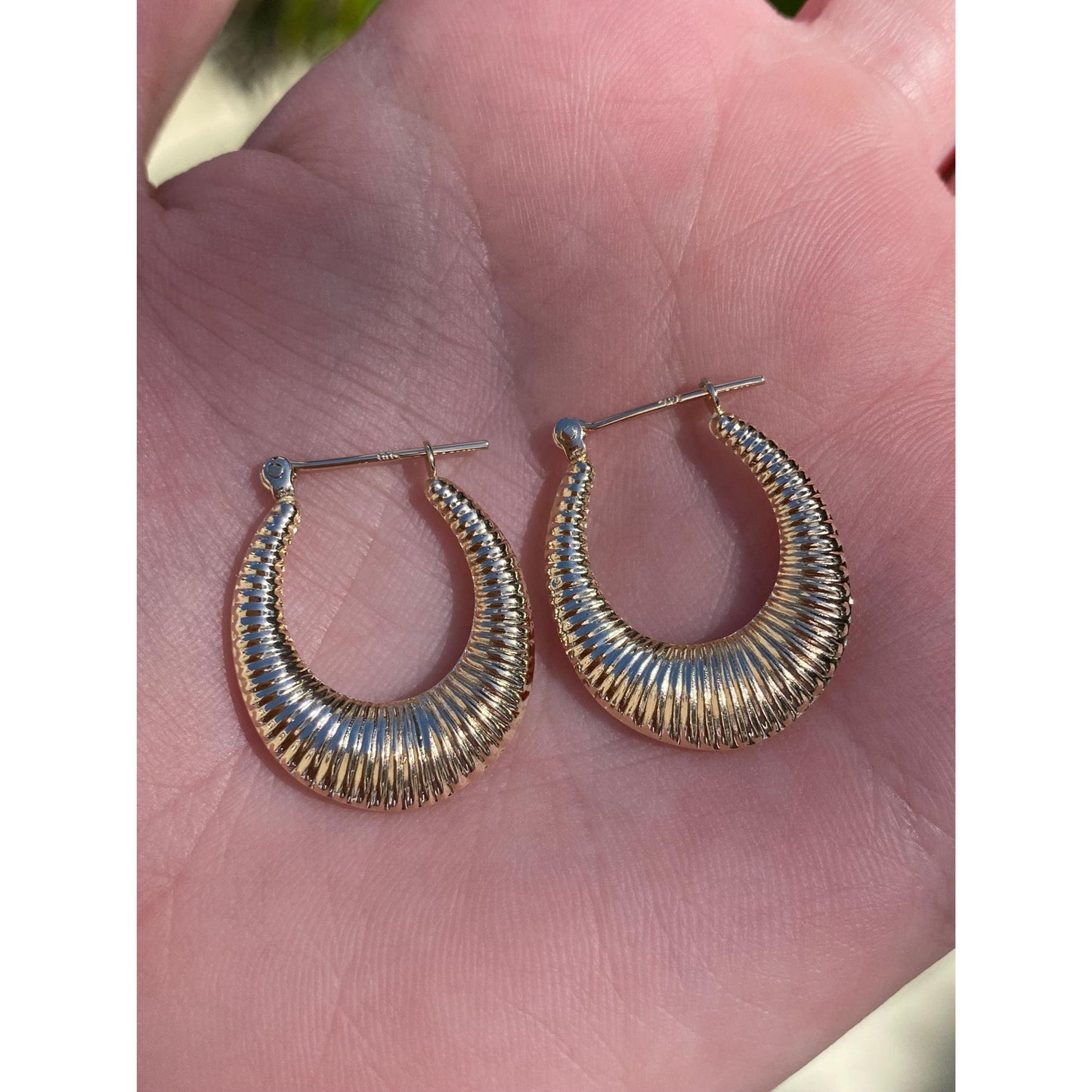 Vintage 14k Yellow Gold Scalloped Lined Hoop Earrings
