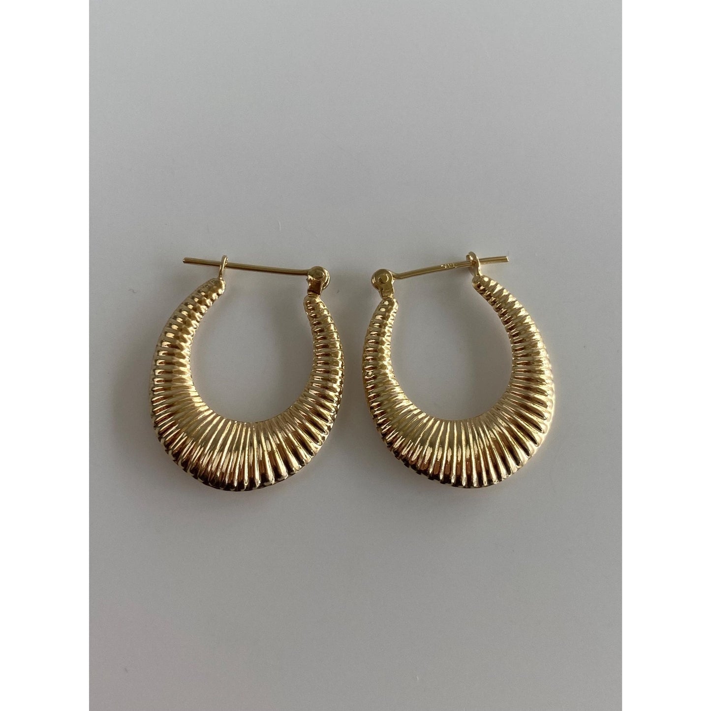 Vintage 14k Yellow Gold Scalloped Lined Hoop Earrings