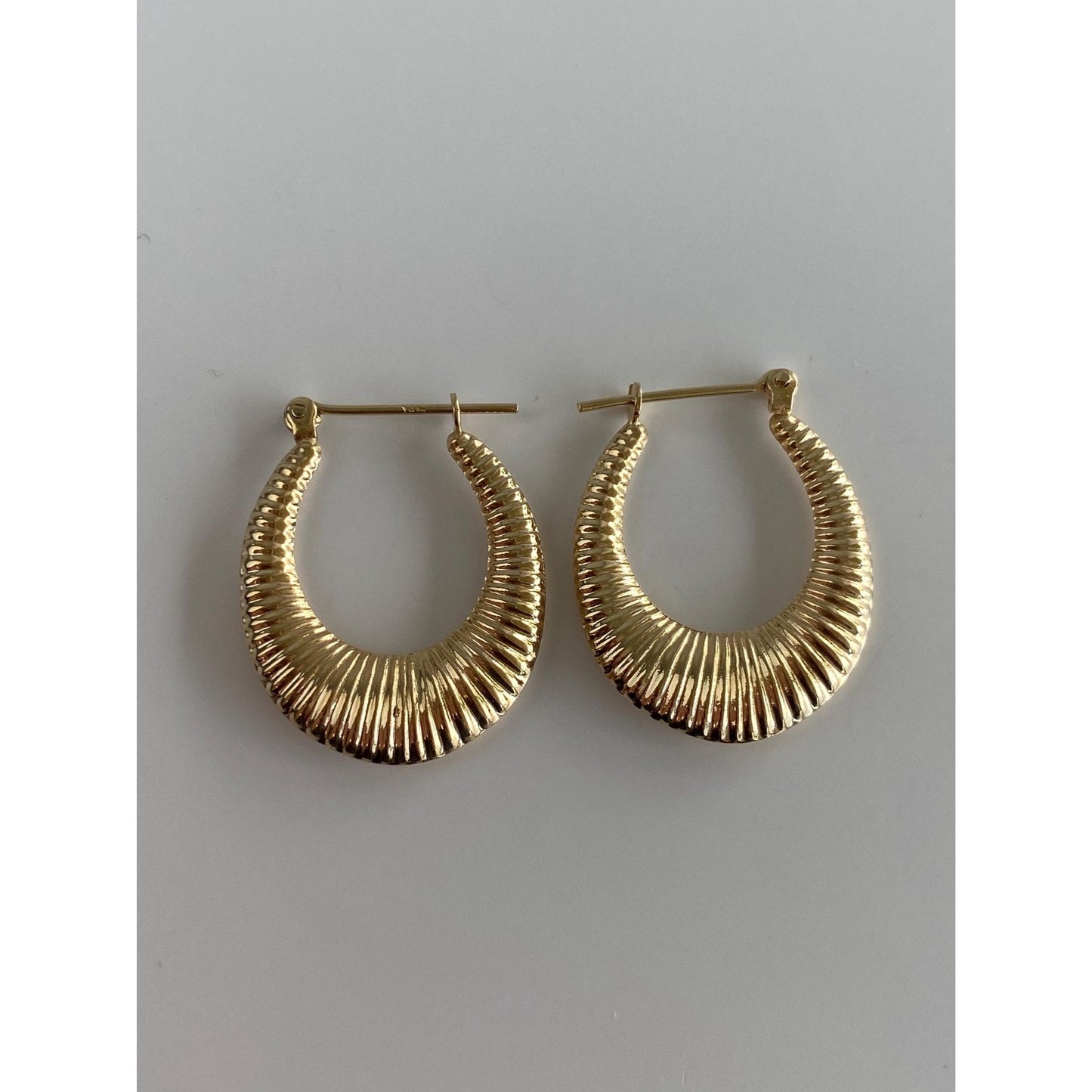 Vintage 14k Yellow Gold Scalloped Lined Hoop Earrings