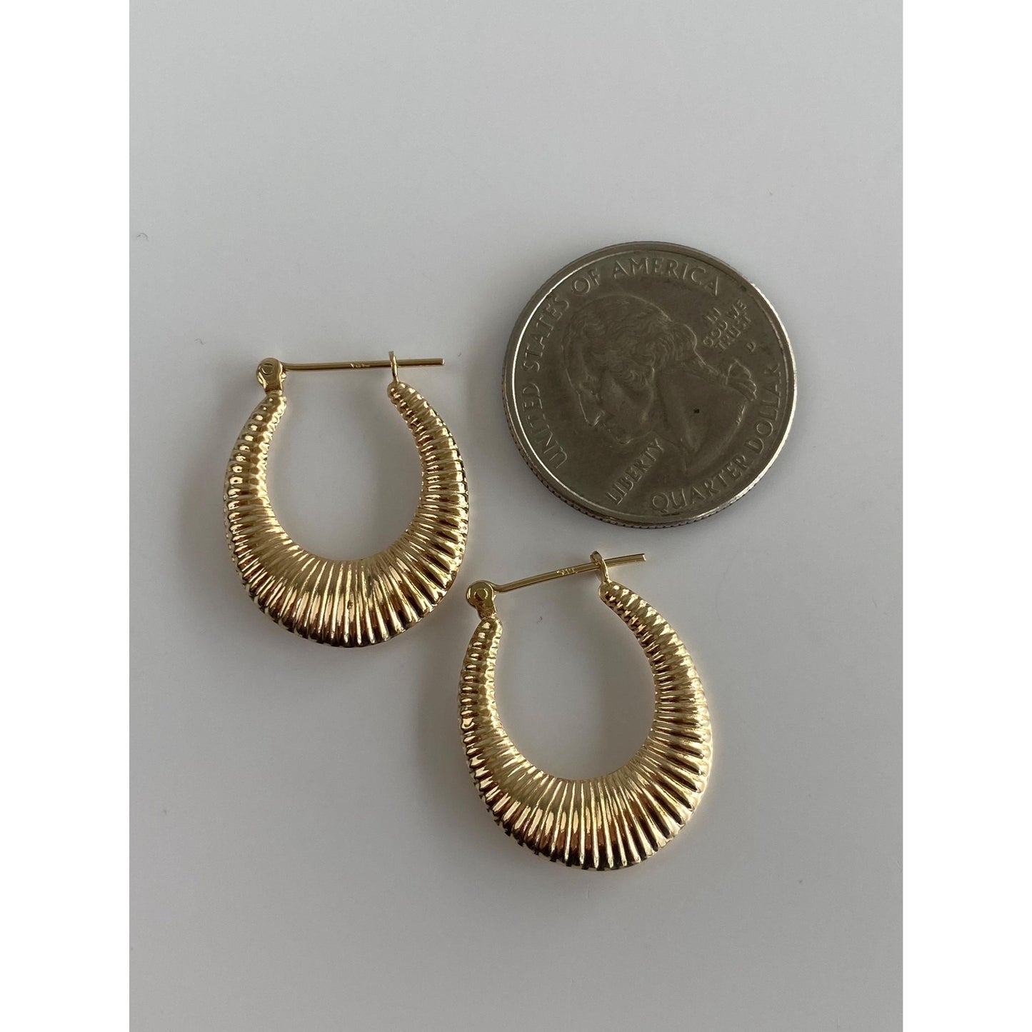 Vintage 14k Yellow Gold Scalloped Lined Hoop Earrings