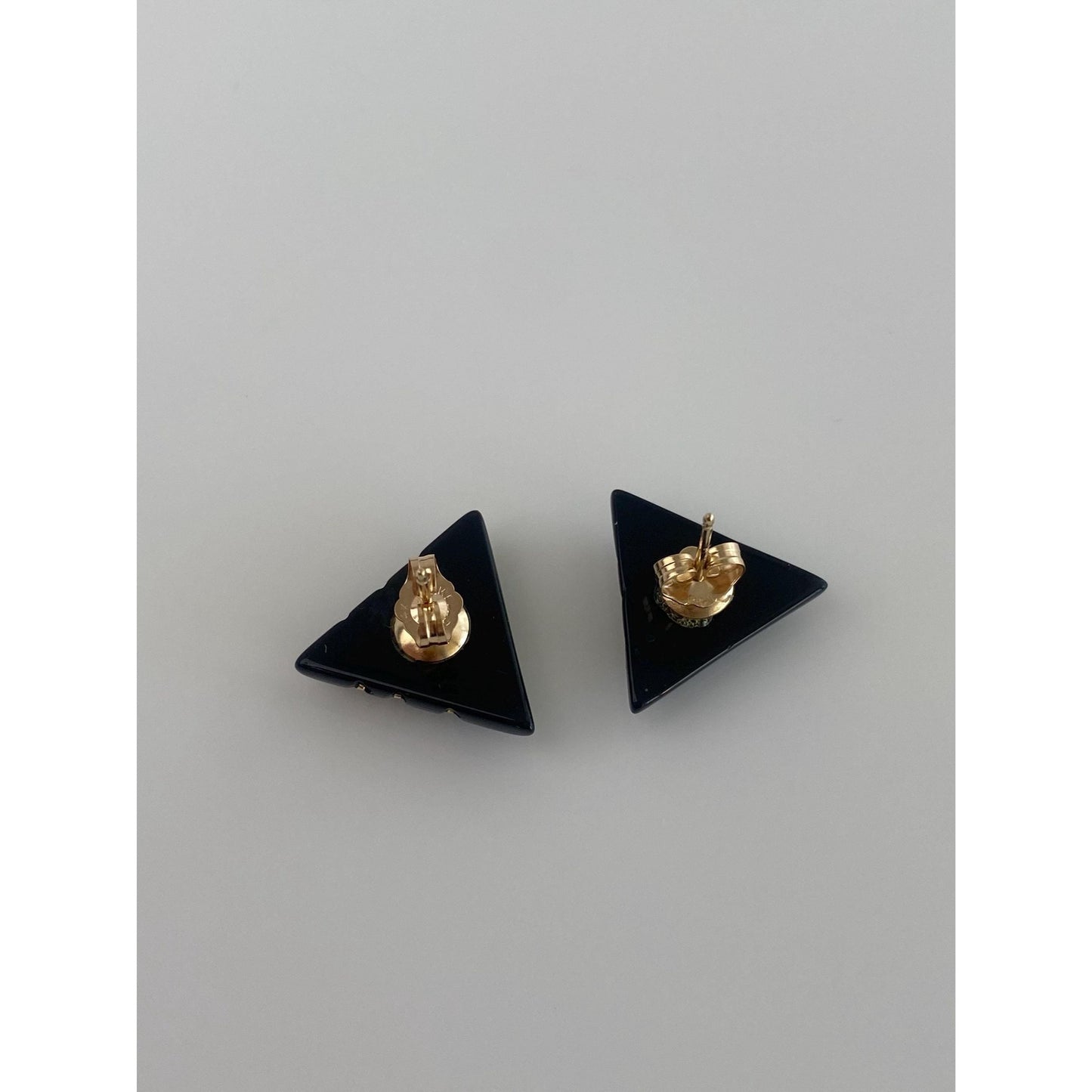 Vintage Solid 14k Yellow Gold Onyx Triangle Gold Wire Inlay Stud Earrings