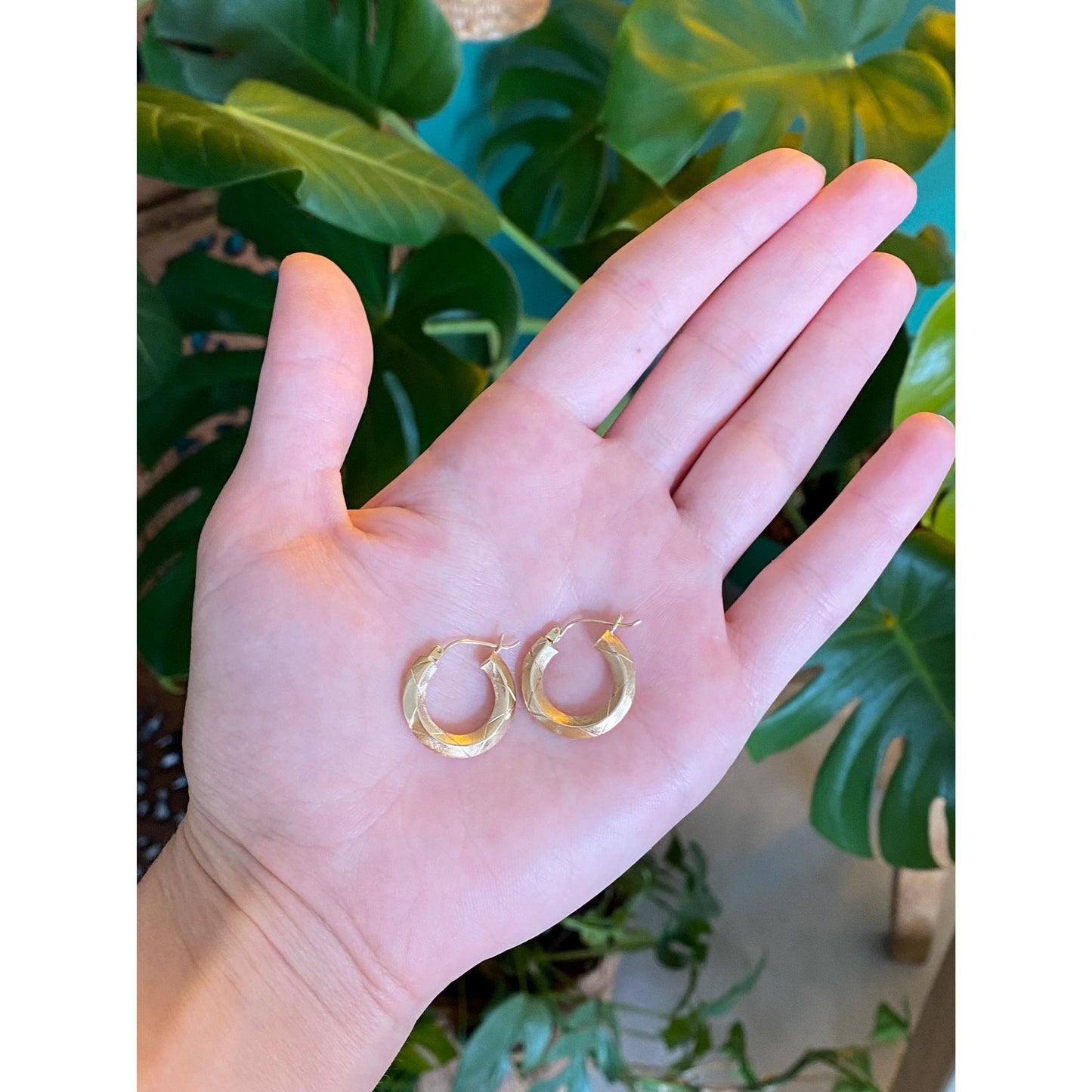 Vintage 10k Yellow Gold Pattern Hoop Earrings