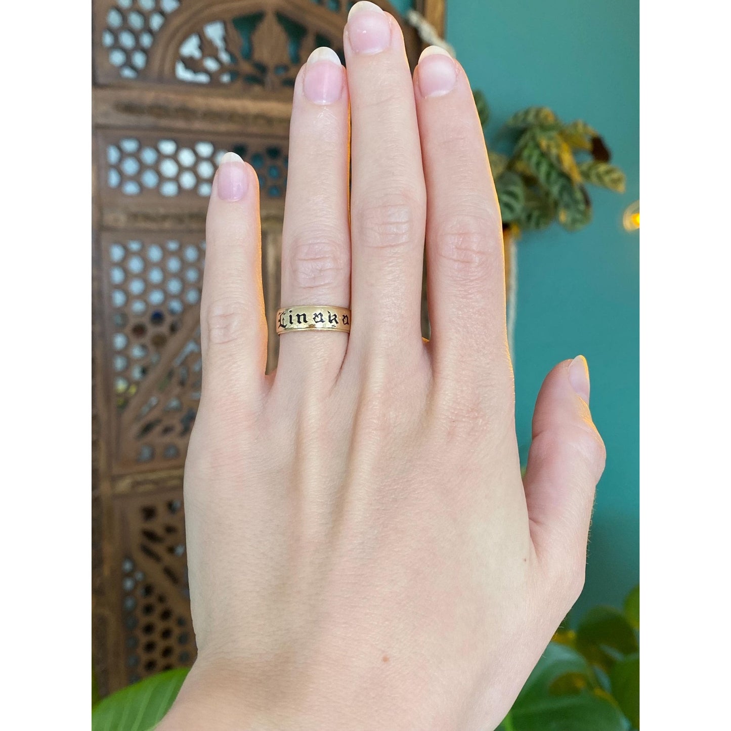 Vintage Solid 14k Yellow Gold Black Enamel Hawaiian 'Linaka' Ring Band - Size 5.5