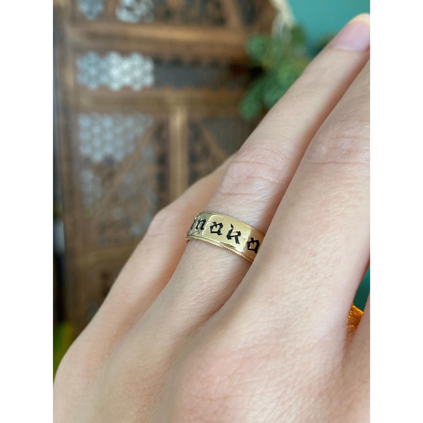 Vintage Solid 14k Yellow Gold Black Enamel Hawaiian 'Linaka' Ring Band - Size 5.5