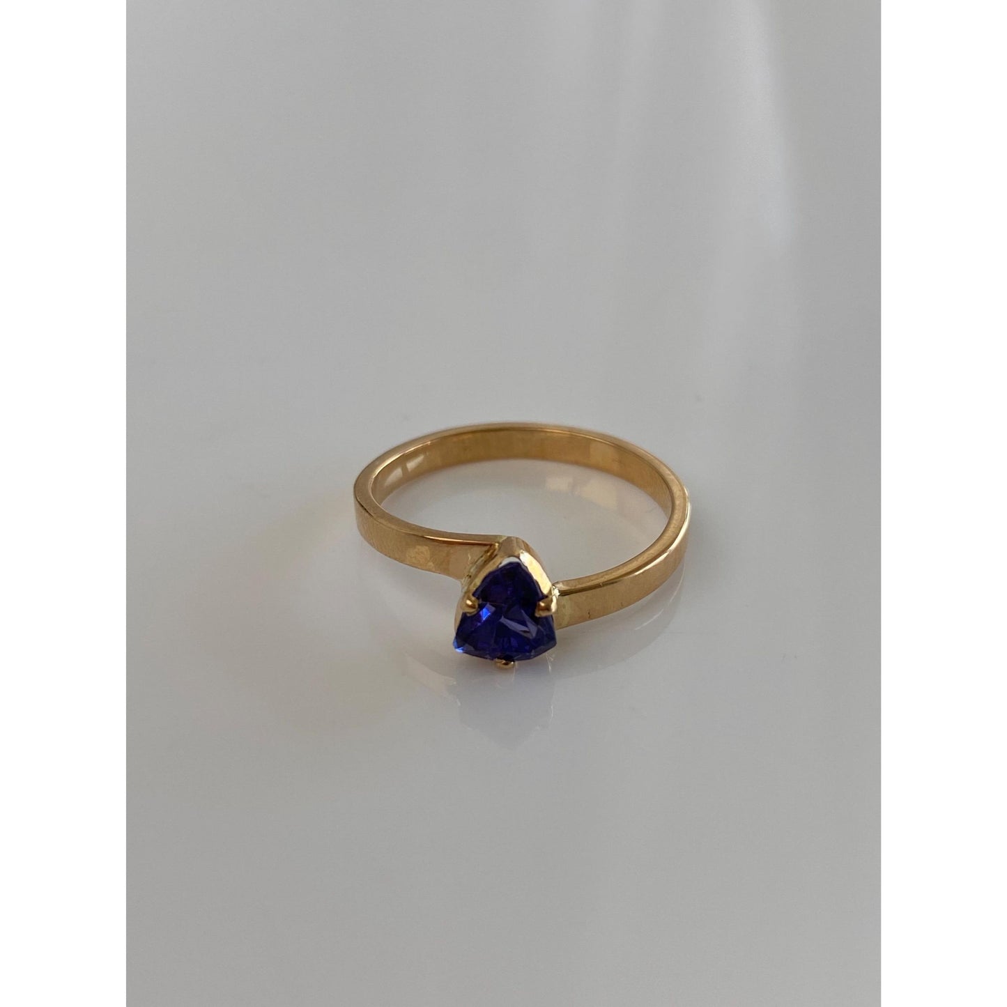 Solid 18k Yellow Gold Tanzanite Ring - Size 7.5