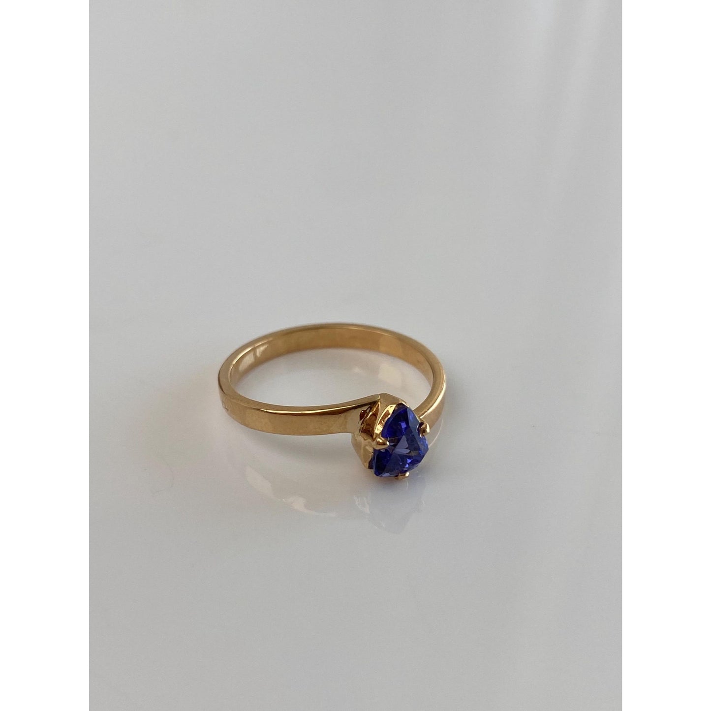 Solid 18k Yellow Gold Tanzanite Ring - Size 7.5