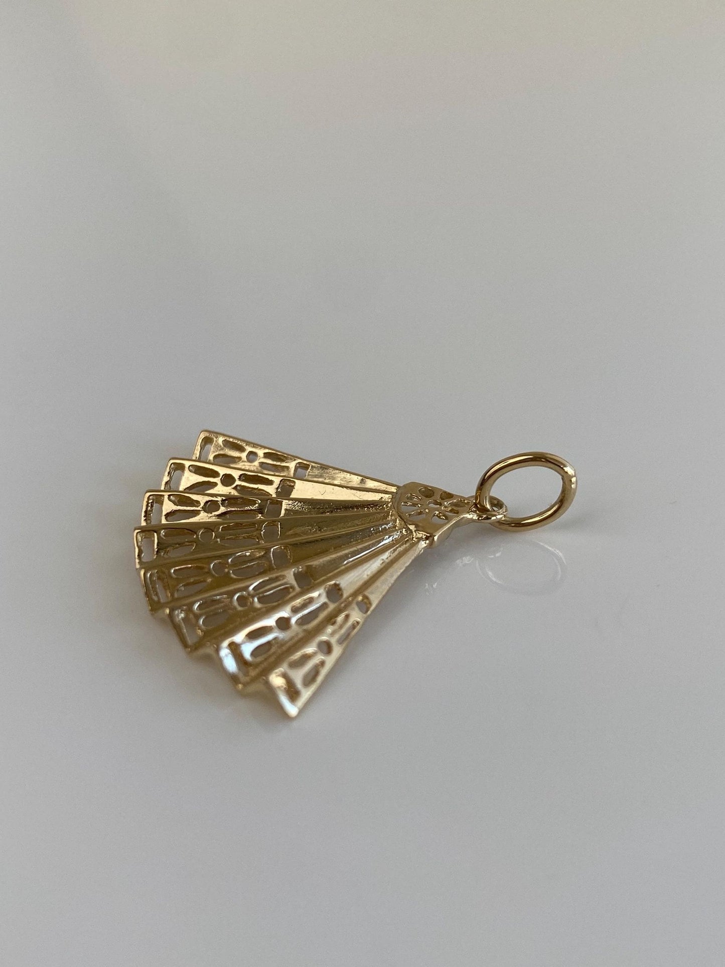 Vintage Solid 14k Yellow Gold Fan Charm