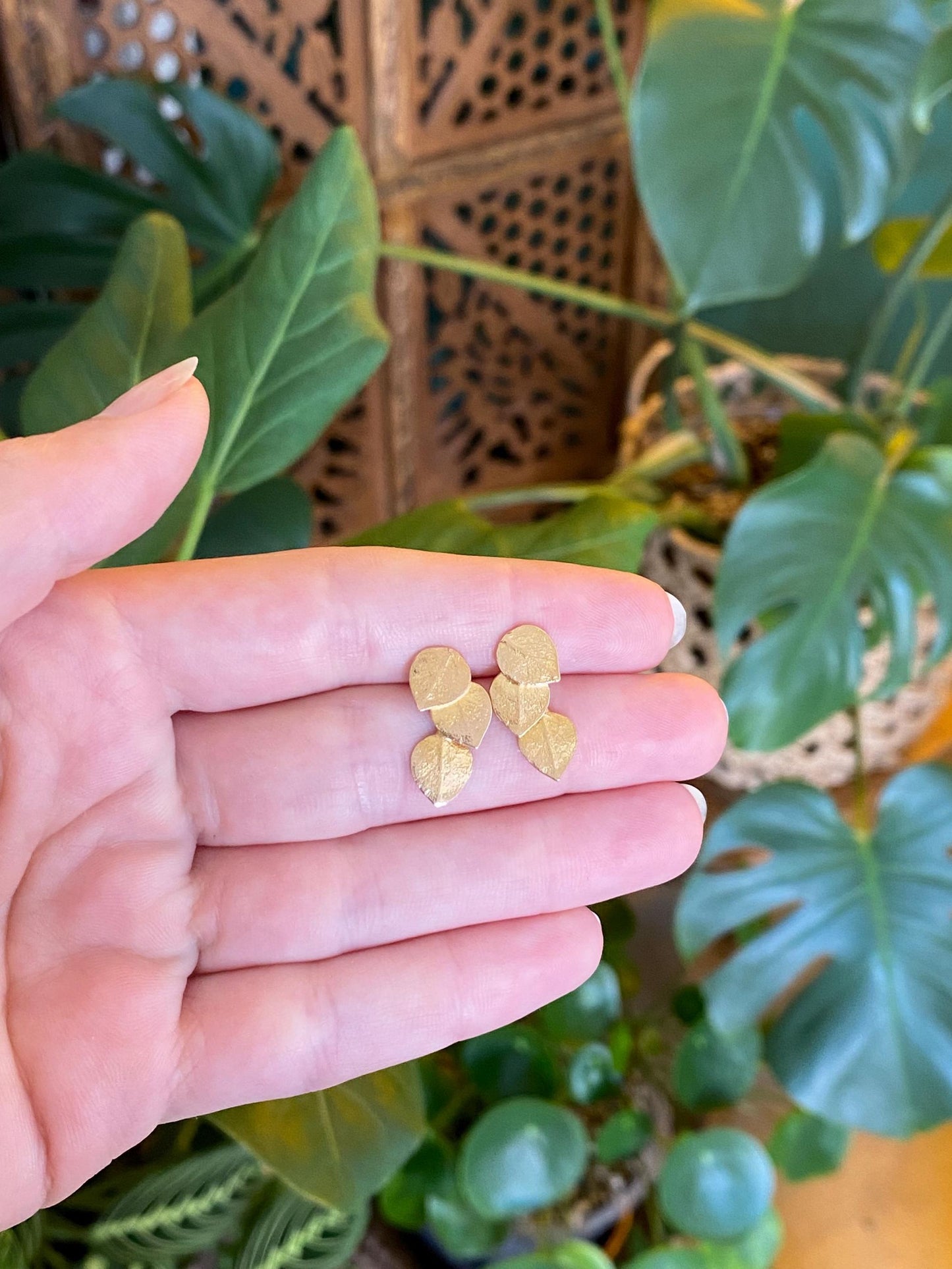 Vintage Solid 14k Yellow Gold Leaves Dangle Stud Earrings