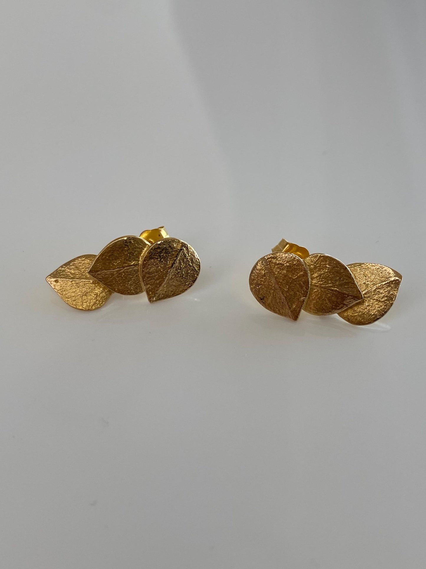Vintage Solid 14k Yellow Gold Leaves Dangle Stud Earrings