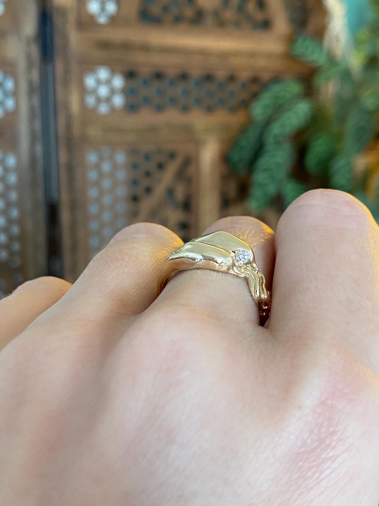 Vintage Solid 14k Yellow Gold Diamond Dolphins Swimming Ring - Size 6.75