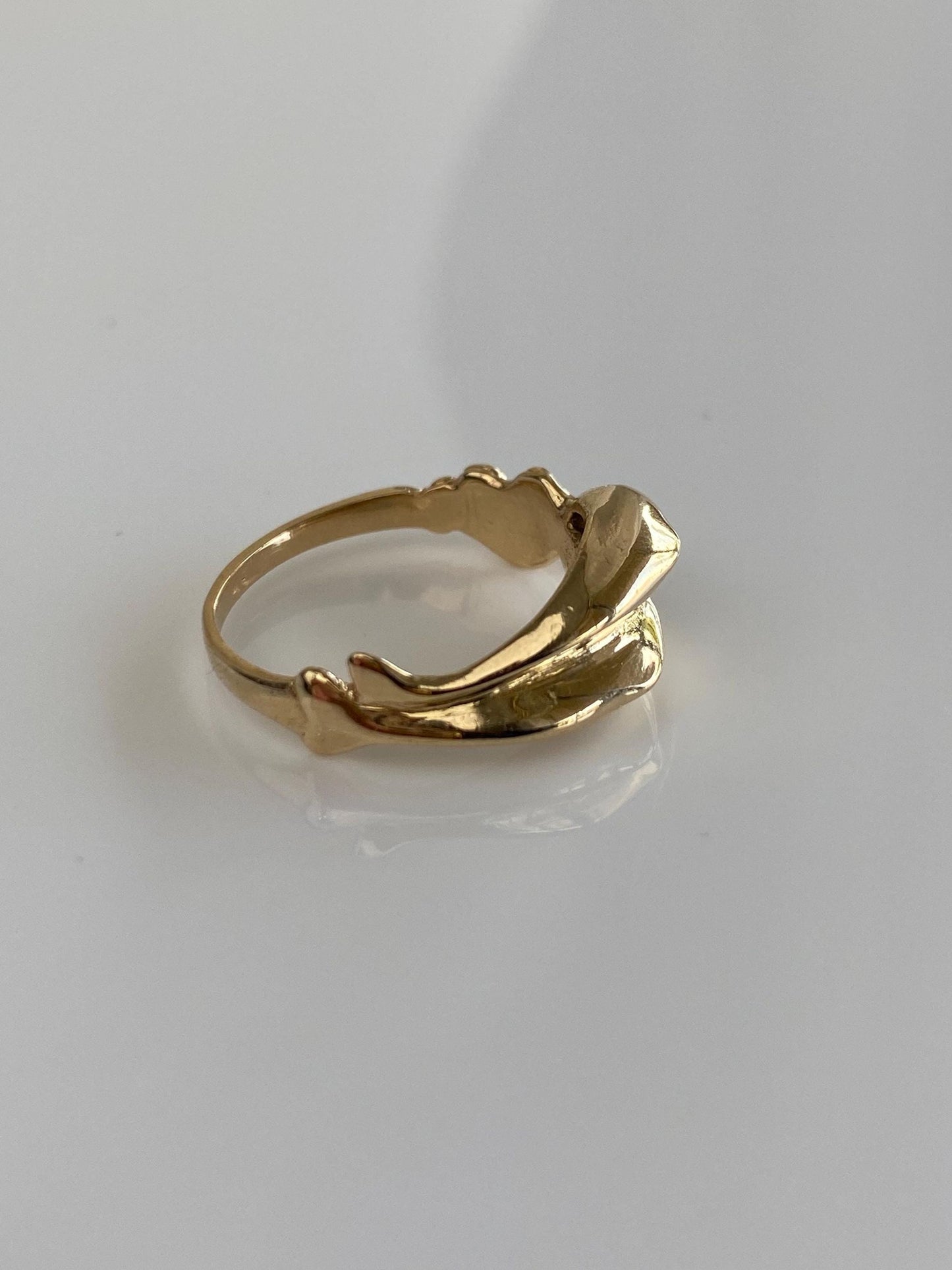 Vintage Solid 14k Yellow Gold Diamond Dolphins Swimming Ring - Size 6.75