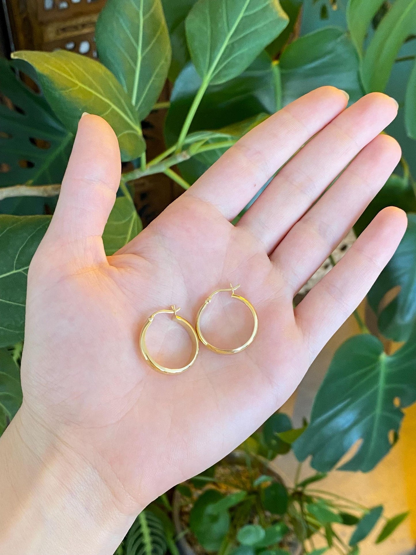 Vintage 18k Yellow Gold Hoop Earrings