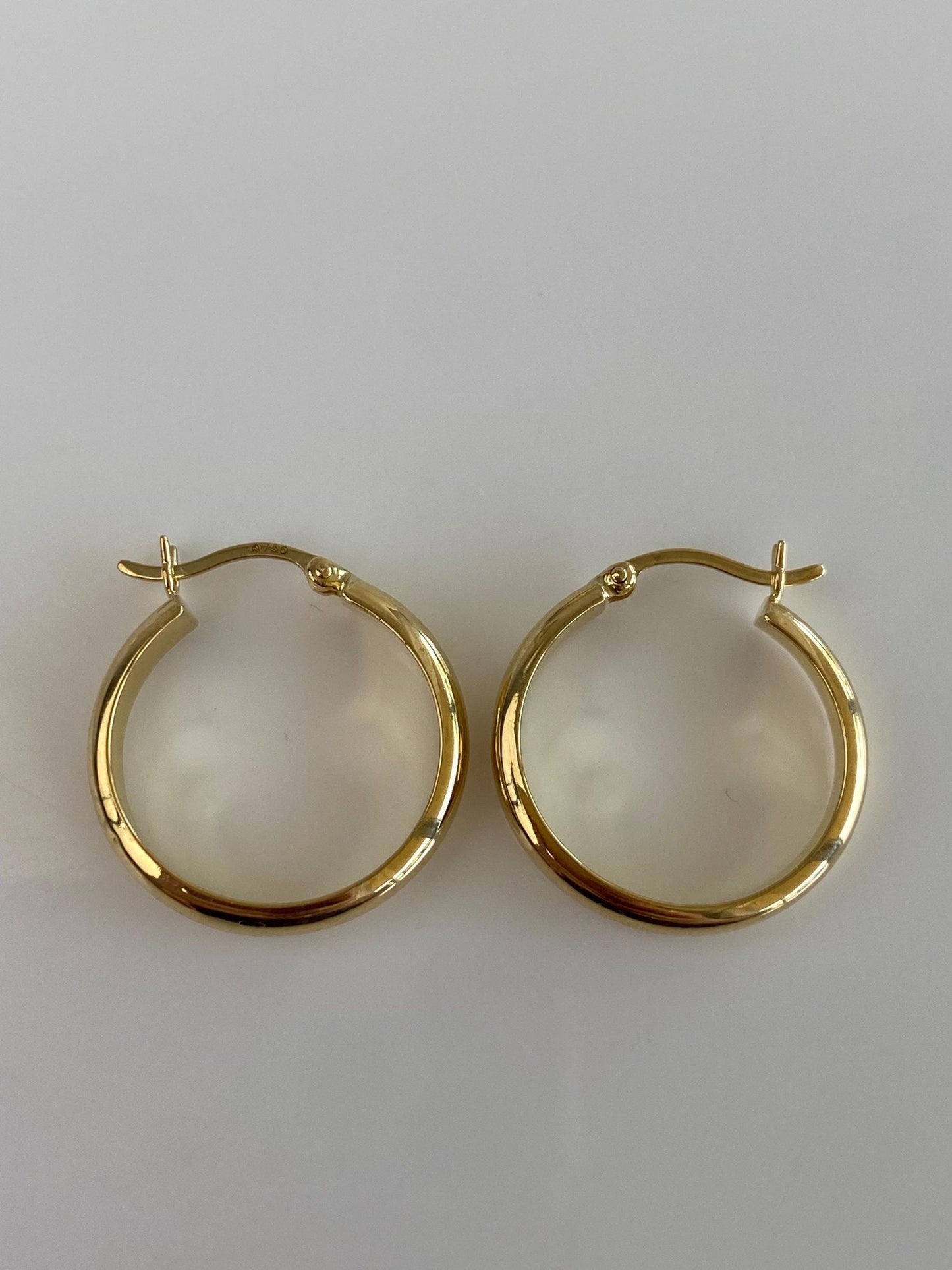 Vintage 18k Yellow Gold Hoop Earrings
