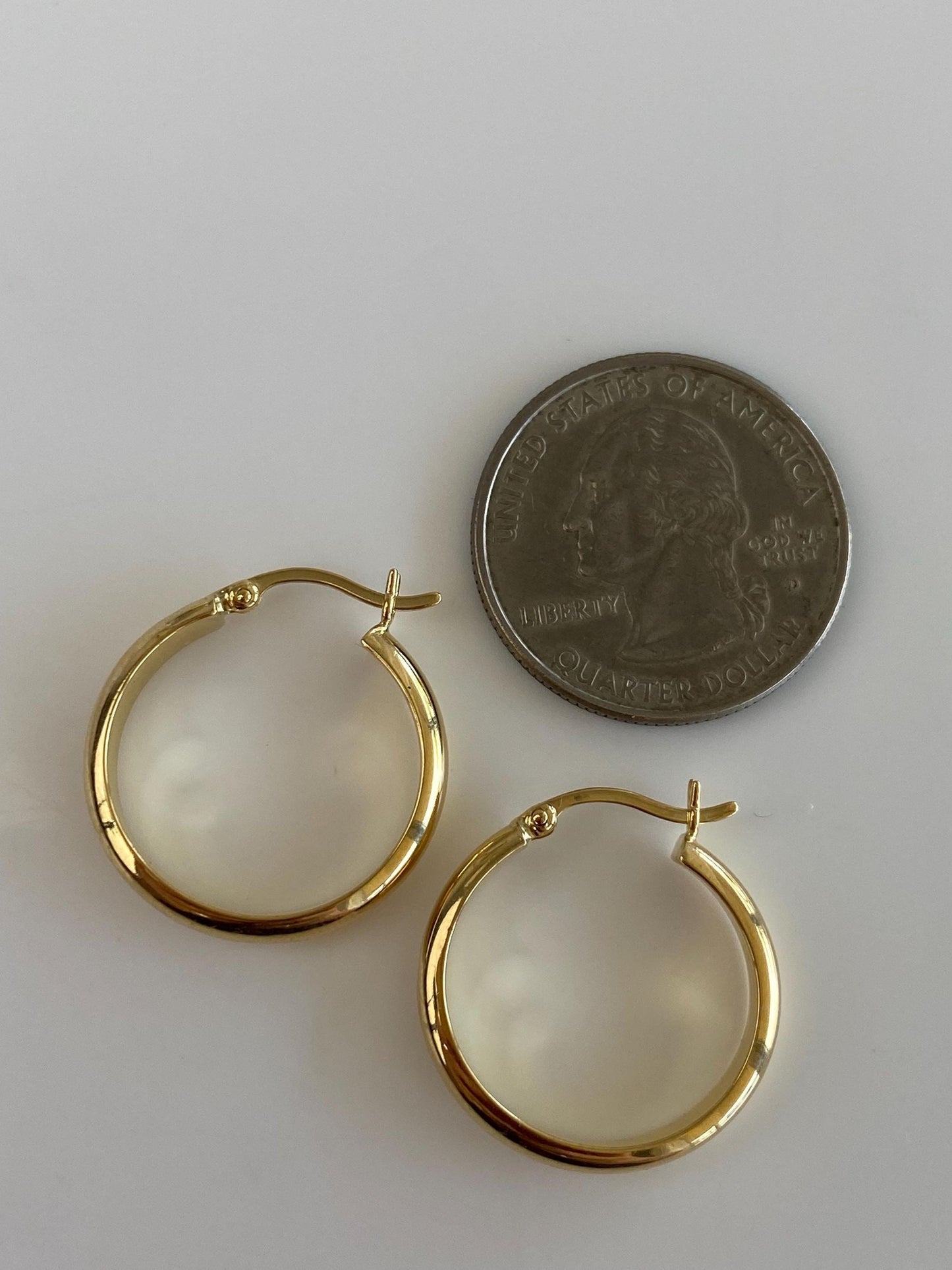 Vintage 18k Yellow Gold Hoop Earrings