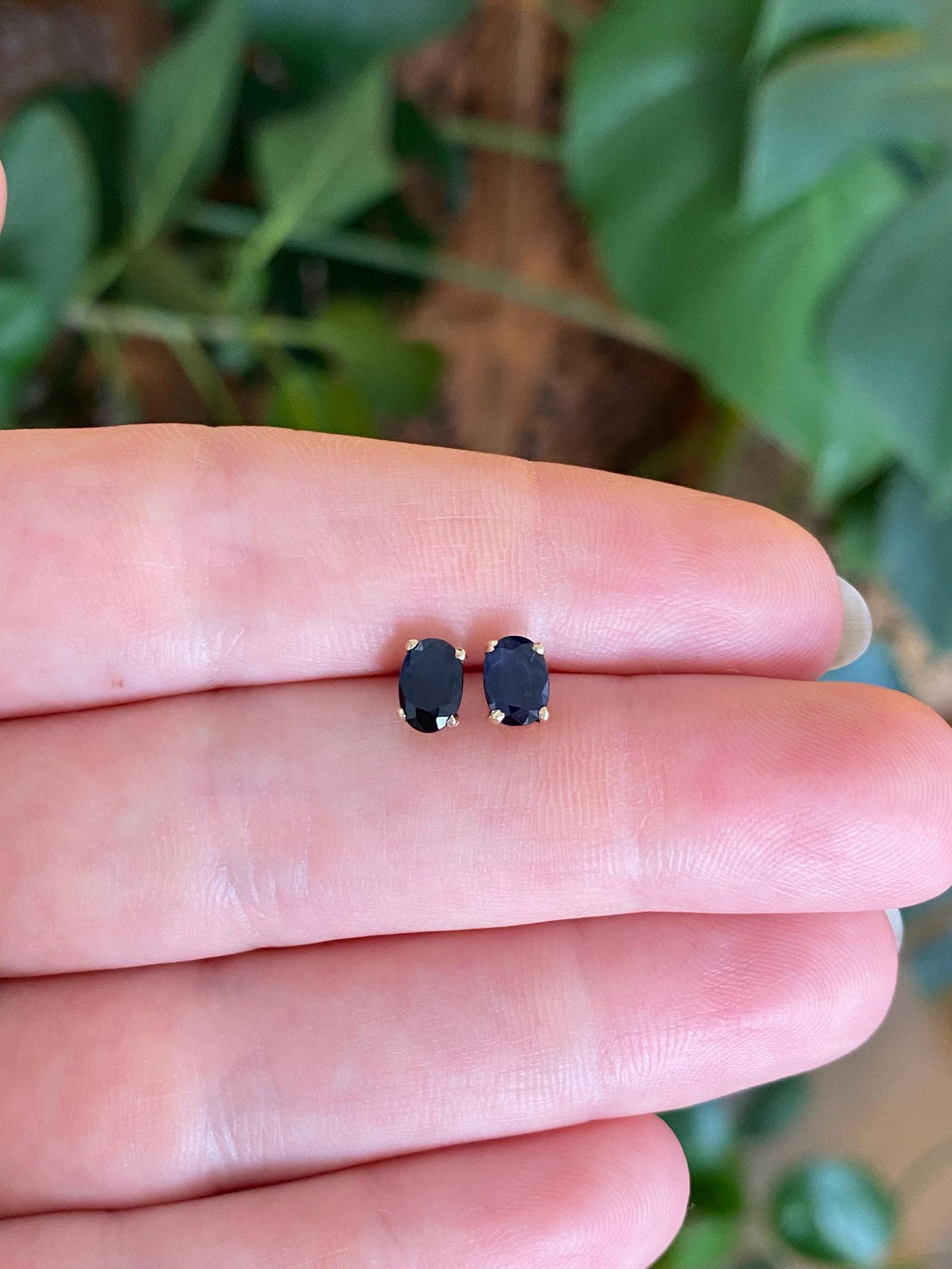 Vintage Solid 14k Yellow Gold Dark Blue Spinel Stud Earrings