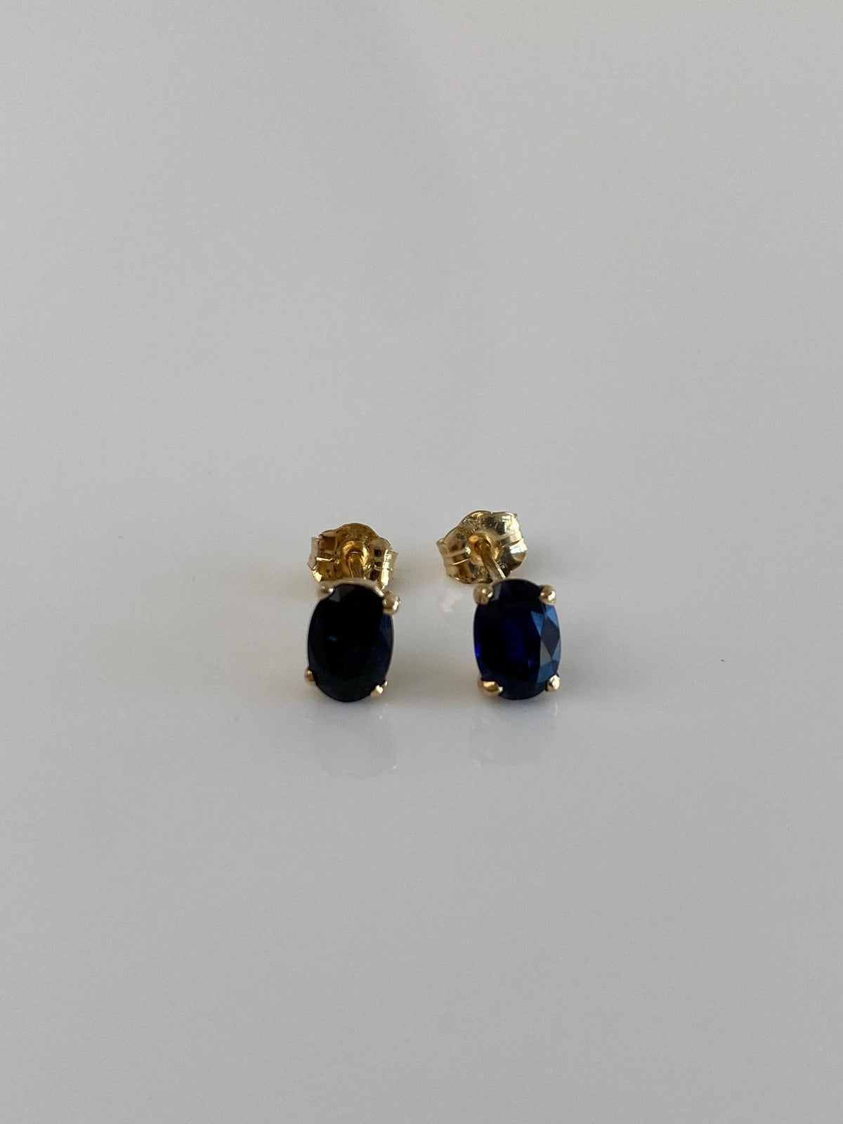 Vintage Solid 14k Yellow Gold Dark Blue Spinel Stud Earrings