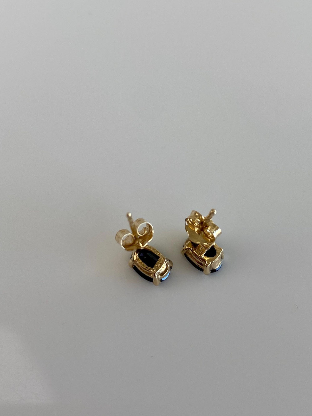 Vintage Solid 14k Yellow Gold Dark Blue Spinel Stud Earrings