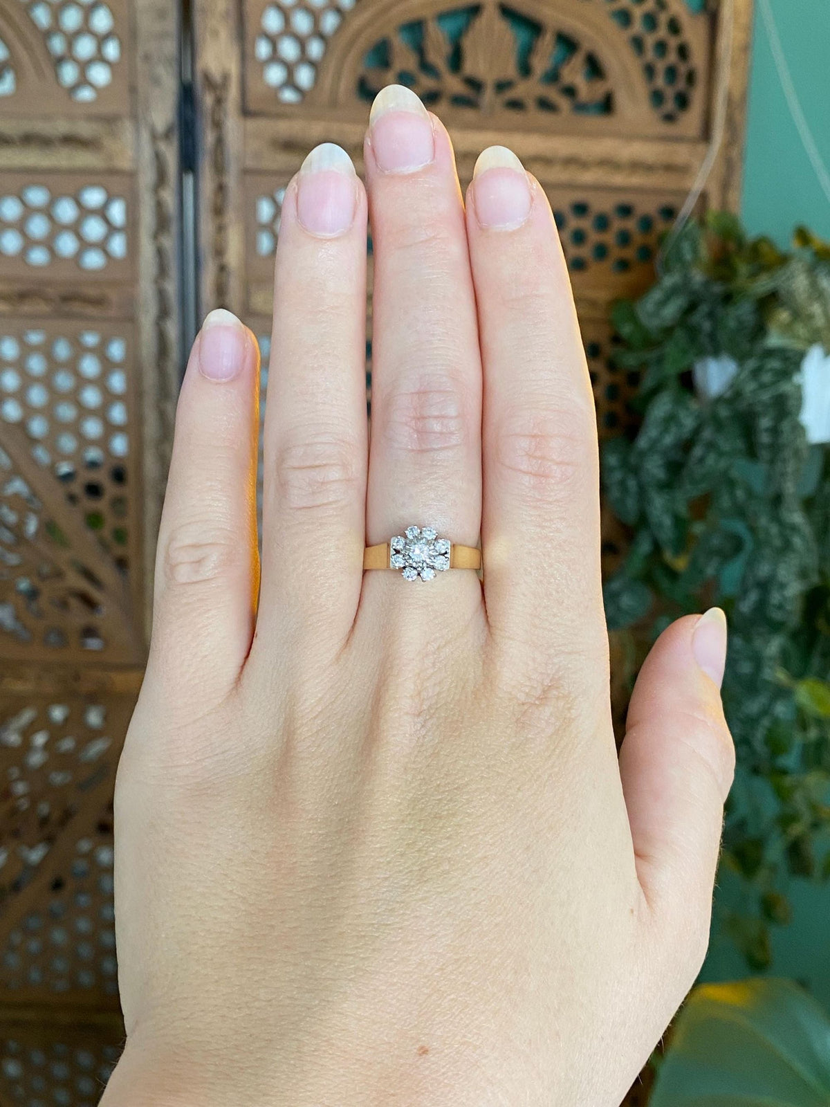 Vintage Solid 18k White & Yellow Gold Diamond Cluster Ring - Size 6.75