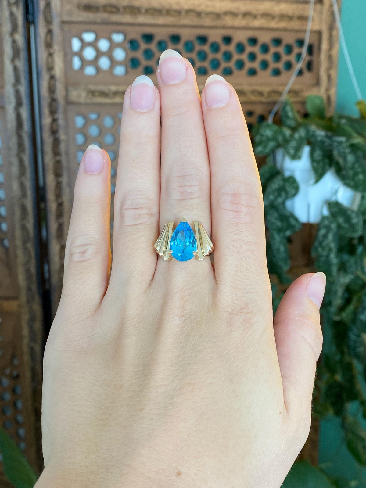 Vintage Solid 14k Yellow Gold Scalloped Topaz Teardrop Ring - Size 6.75