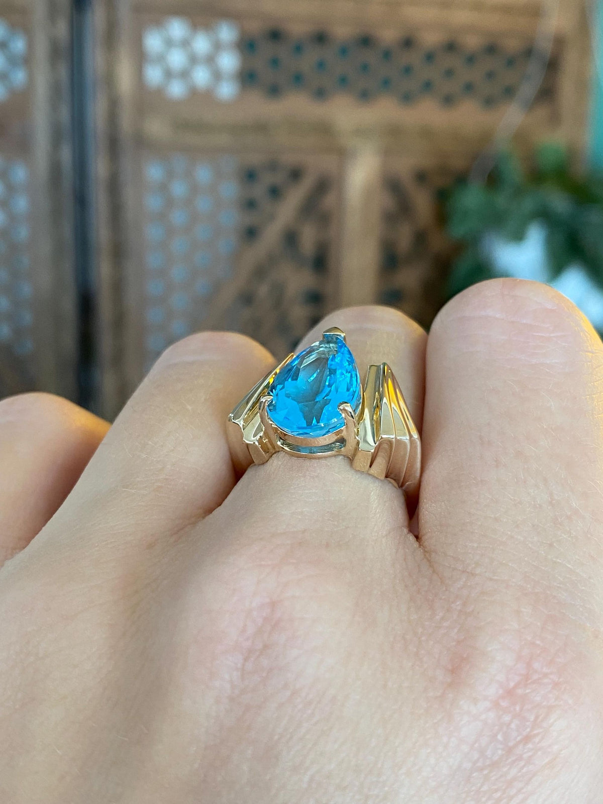 Vintage Solid 14k Yellow Gold Scalloped Topaz Teardrop Ring - Size 6.75