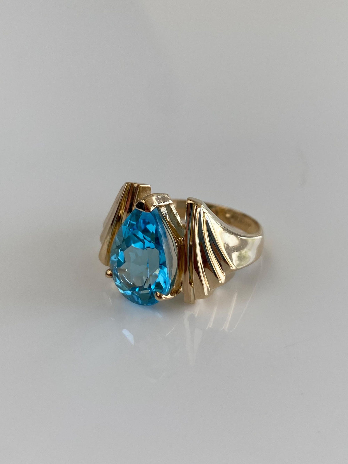 Vintage Solid 14k Yellow Gold Scalloped Topaz Teardrop Ring - Size 6.75