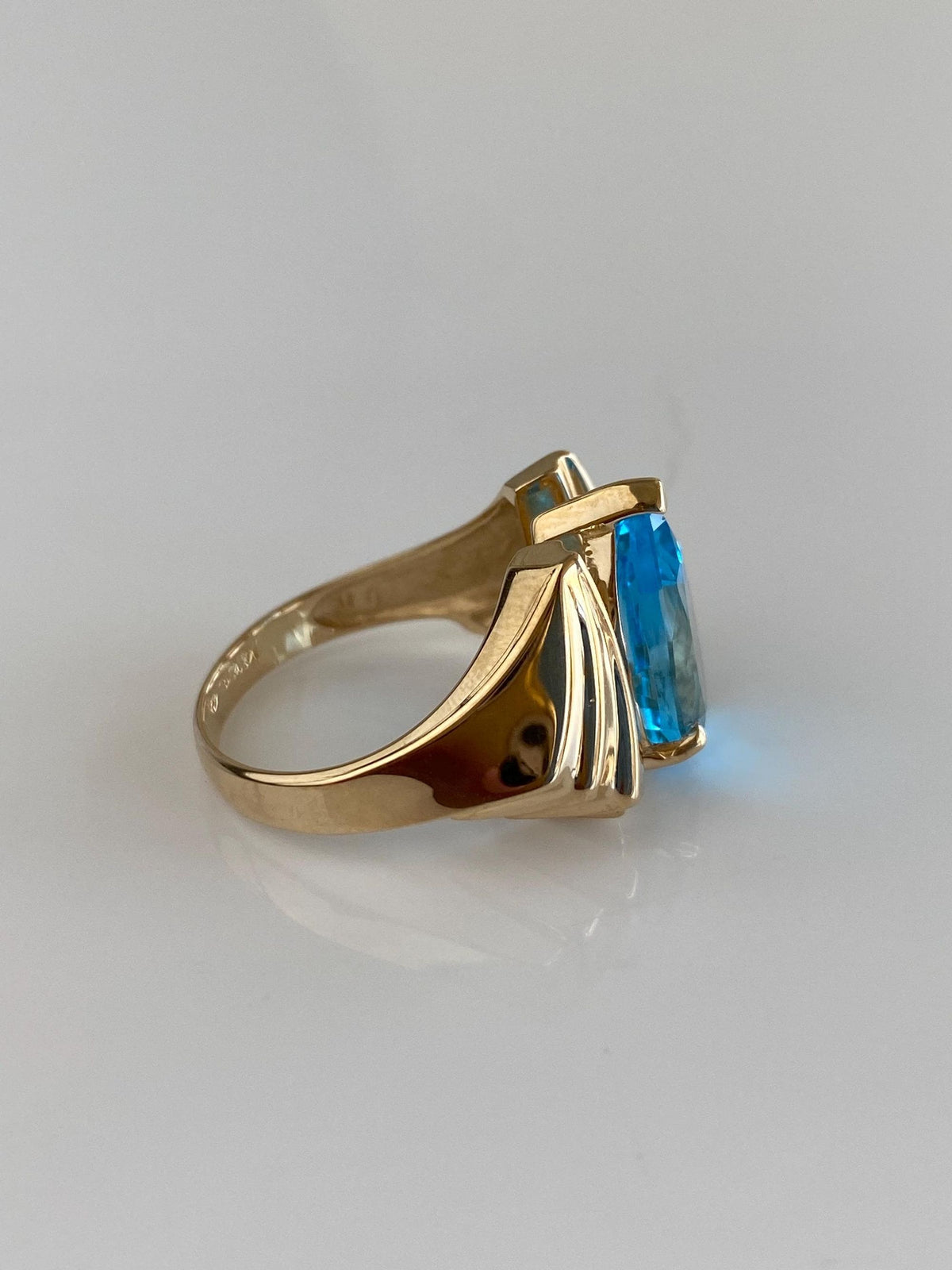 Vintage Solid 14k Yellow Gold Scalloped Topaz Teardrop Ring - Size 6.75
